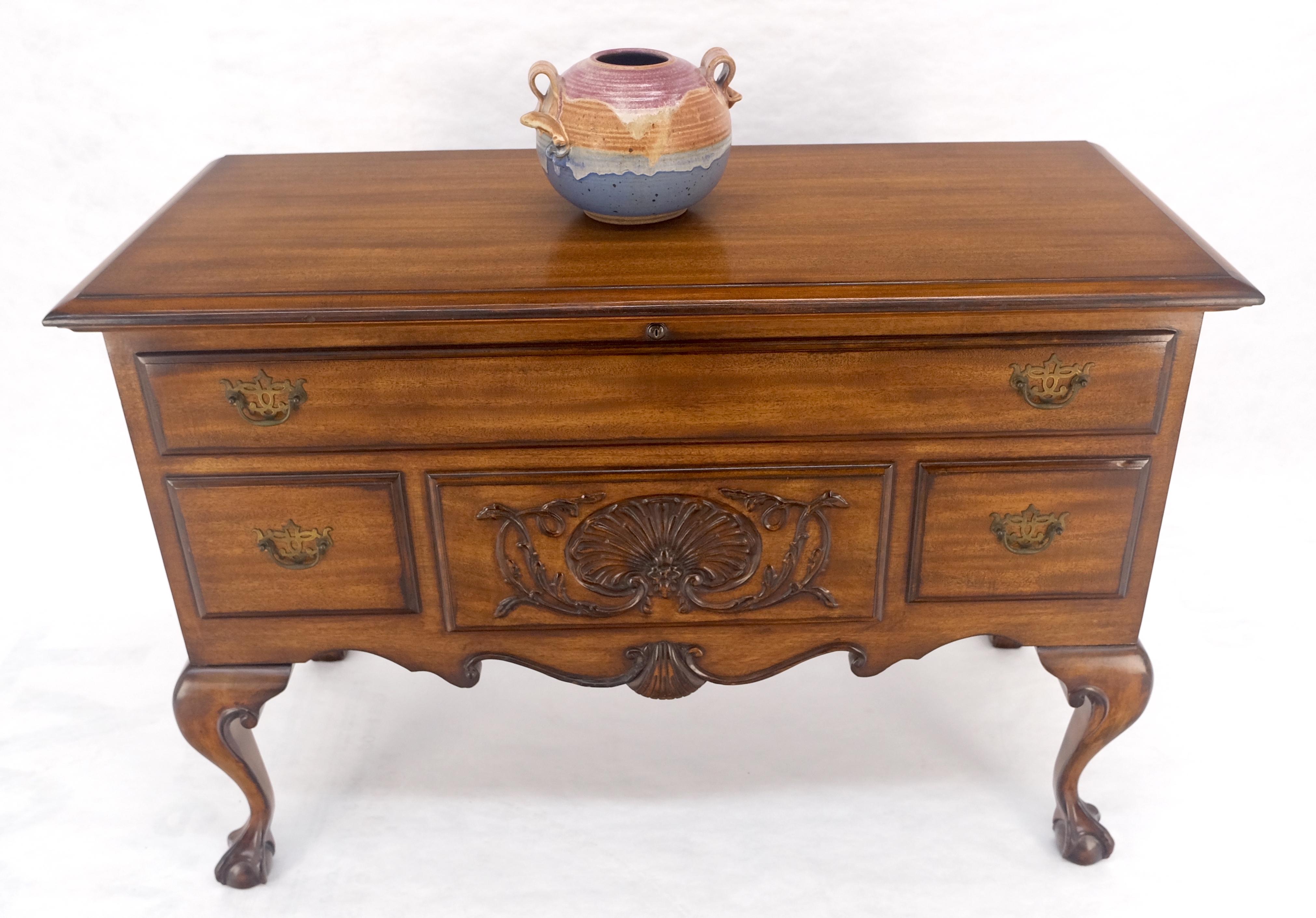 Cassapanca Hope in cedro molto fine con piedi Ball and Claw Chippendale MINT in vendita 1