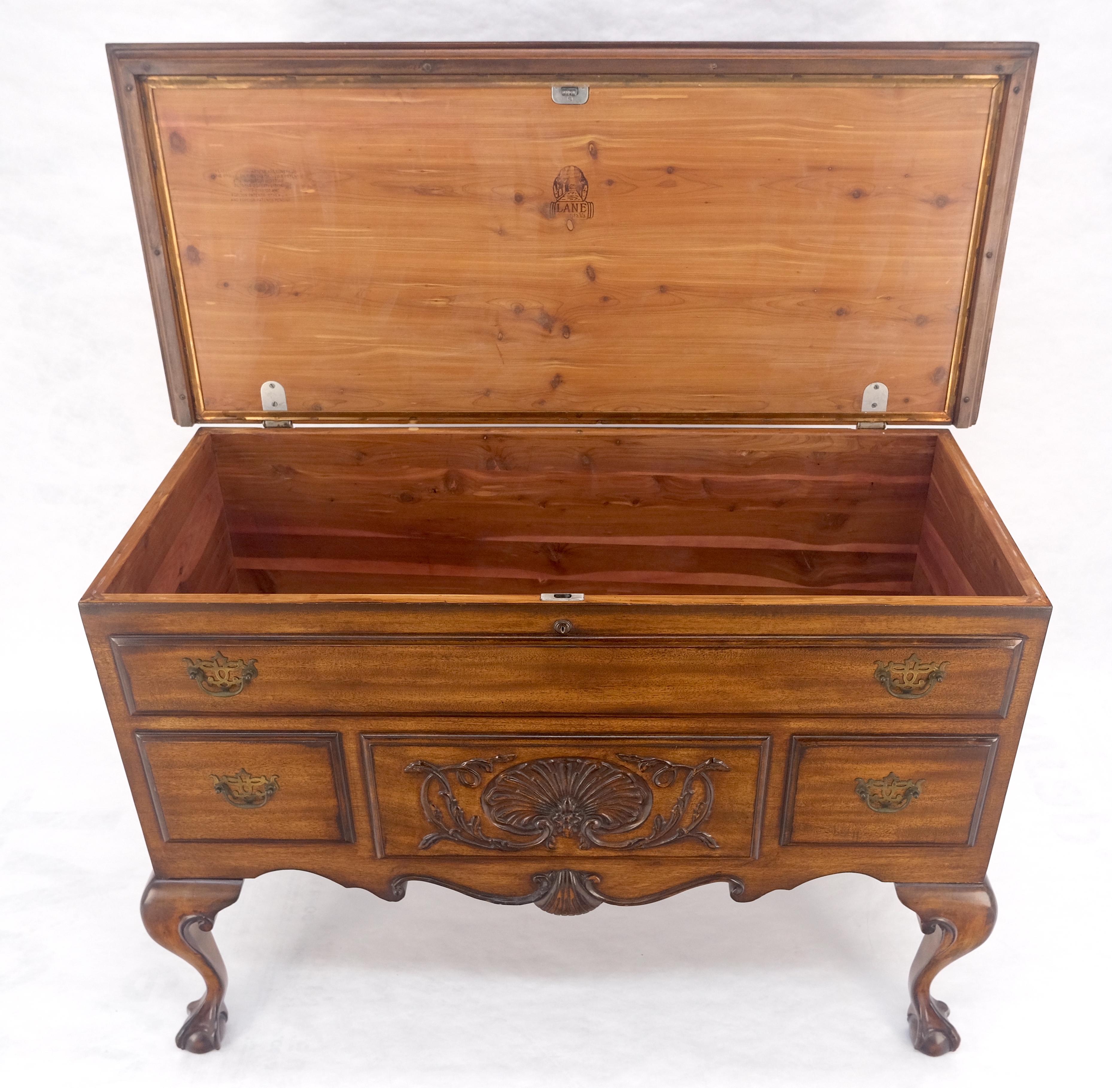Cassapanca Hope in cedro molto fine con piedi Ball and Claw Chippendale MINT in vendita 3