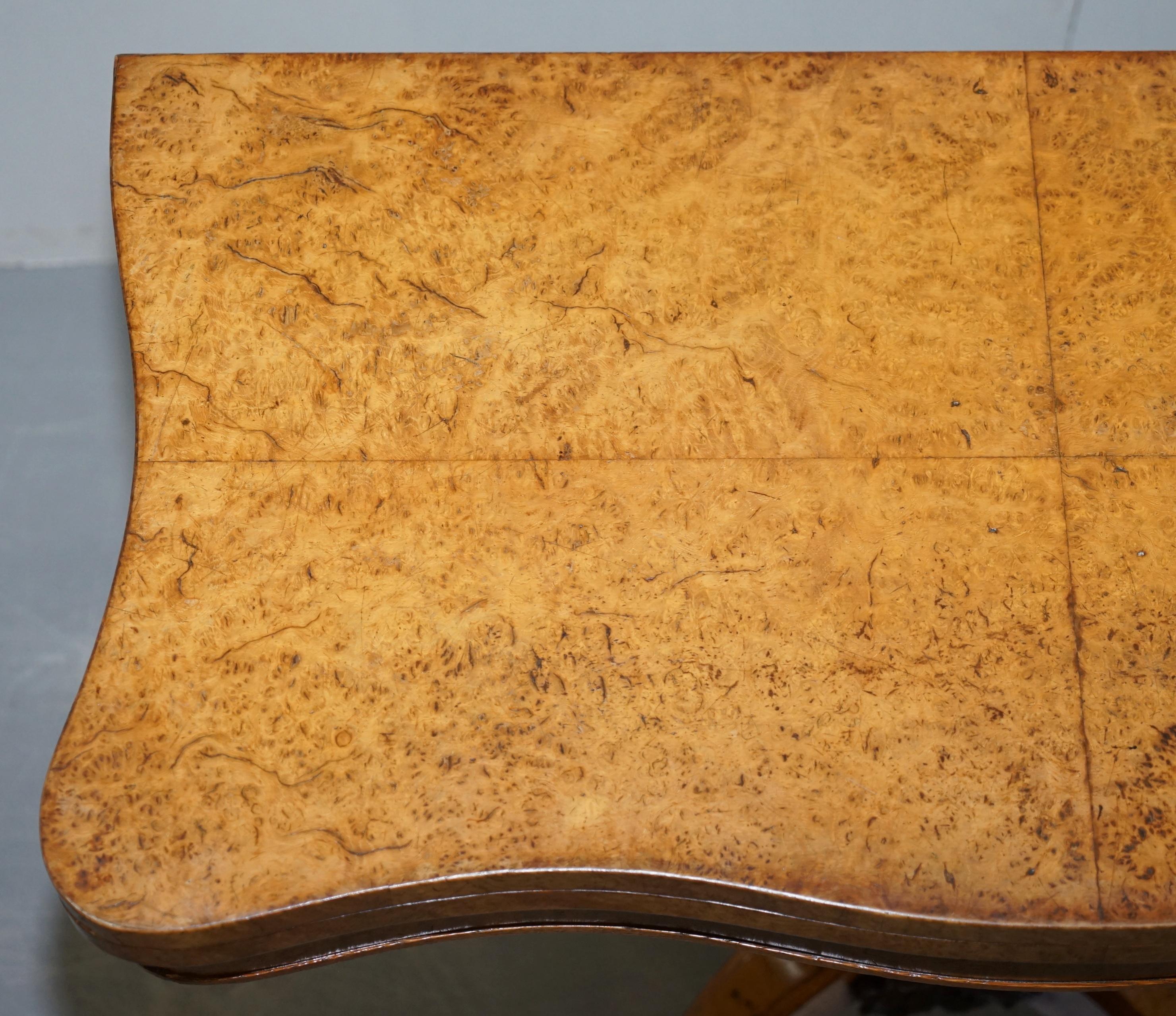 Anglais Très beau vers 1835 Antique CIRCA Foldes Oak Oak Pedestal Table à cartes en vente
