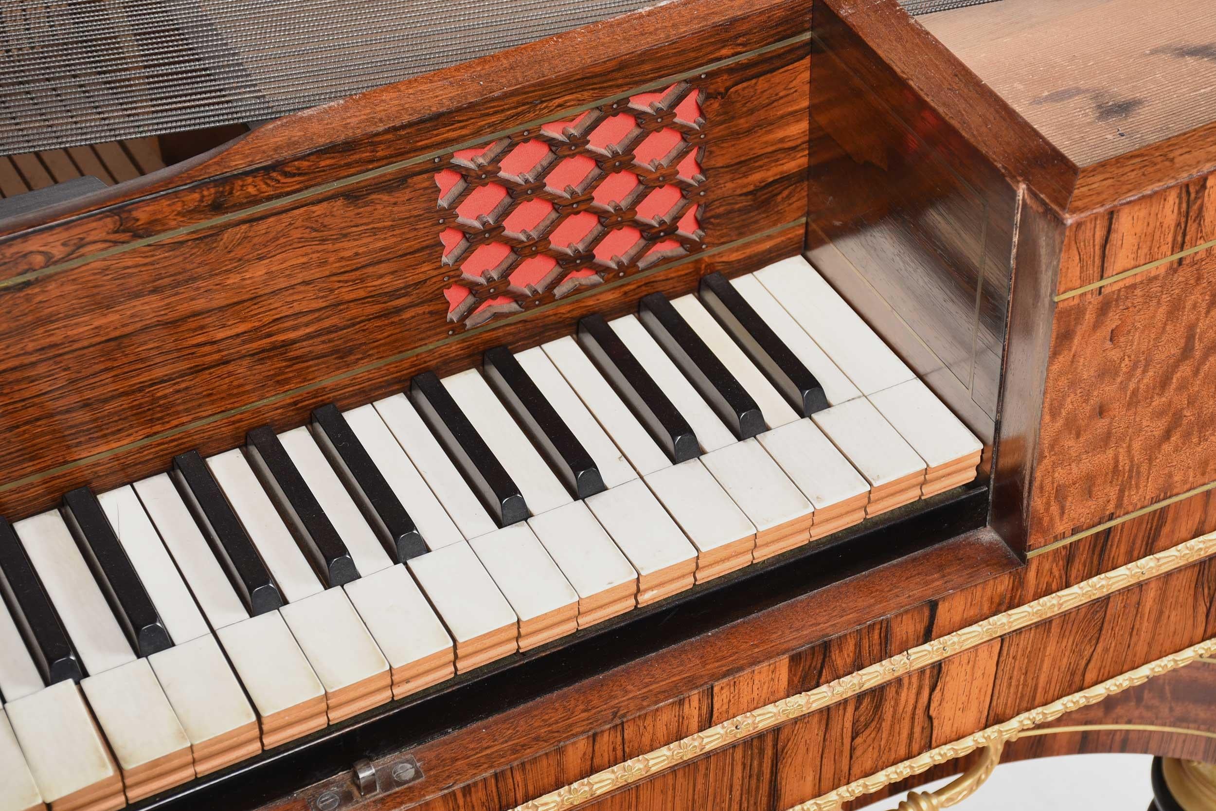 Klassische Klavierkommode aus Rosenholz und Bronze, Sack Provenance im Zustand „Gut“ im Angebot in Dallas, TX