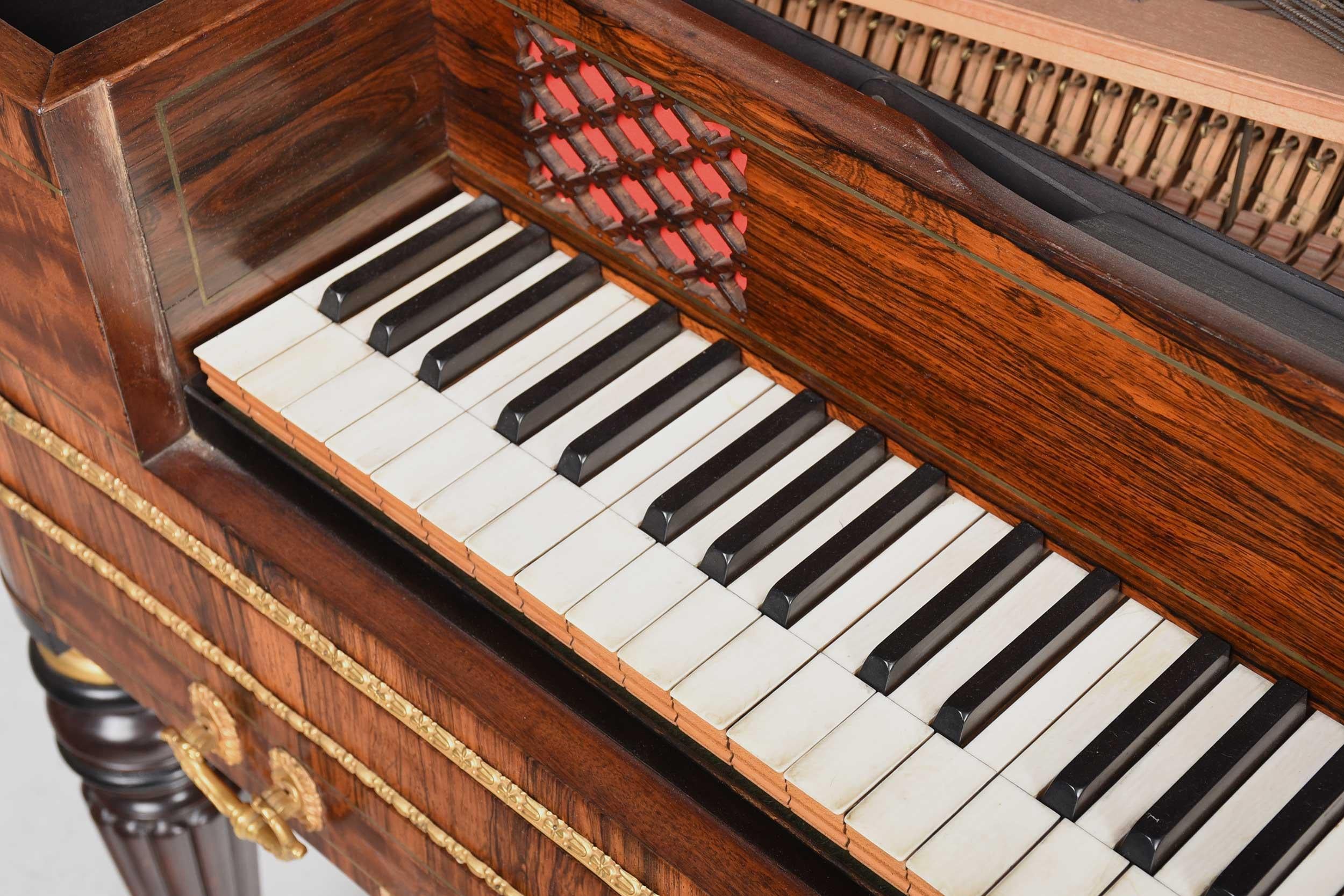 Acajou Très beau pianoforte classique en palissandre et bronze, Provenance Sack en vente