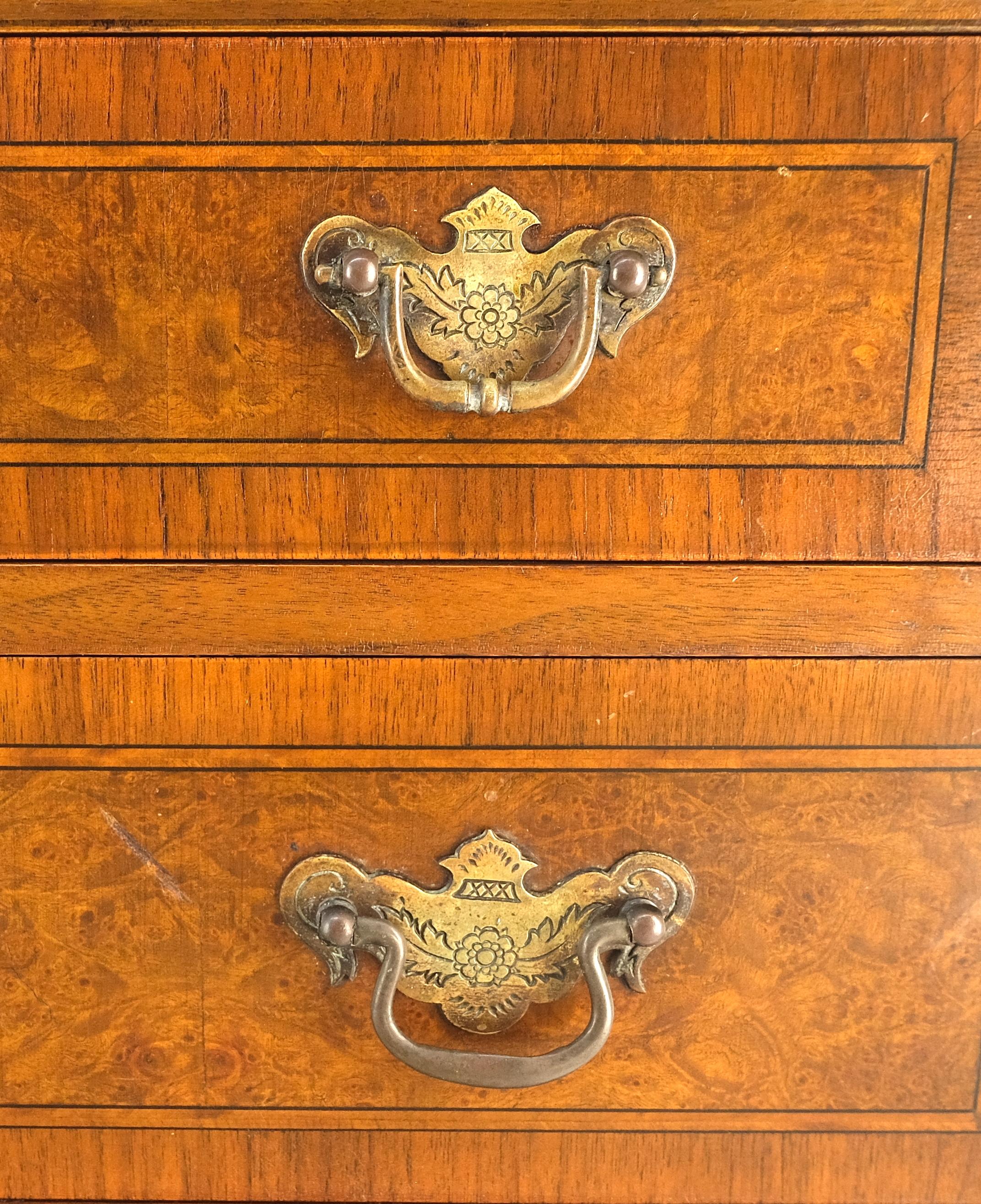 Muy fino Compacto Burl Wood Queen Ann Secretario Escritorio Librería Cómoda Cajones Estadounidense en venta