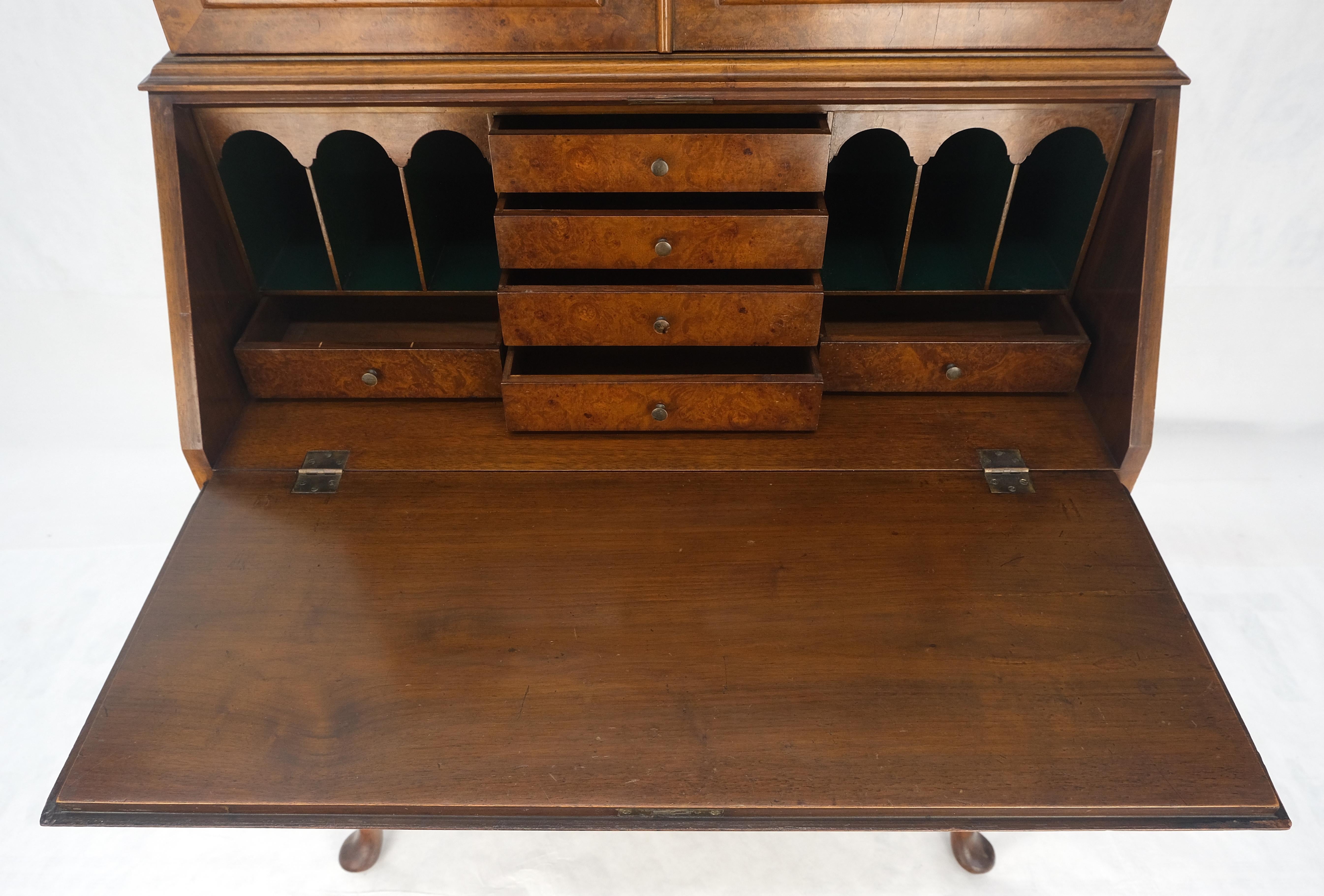 Muy fino Compacto Burl Wood Queen Ann Secretario Escritorio Librería Cómoda Cajones siglo XX en venta