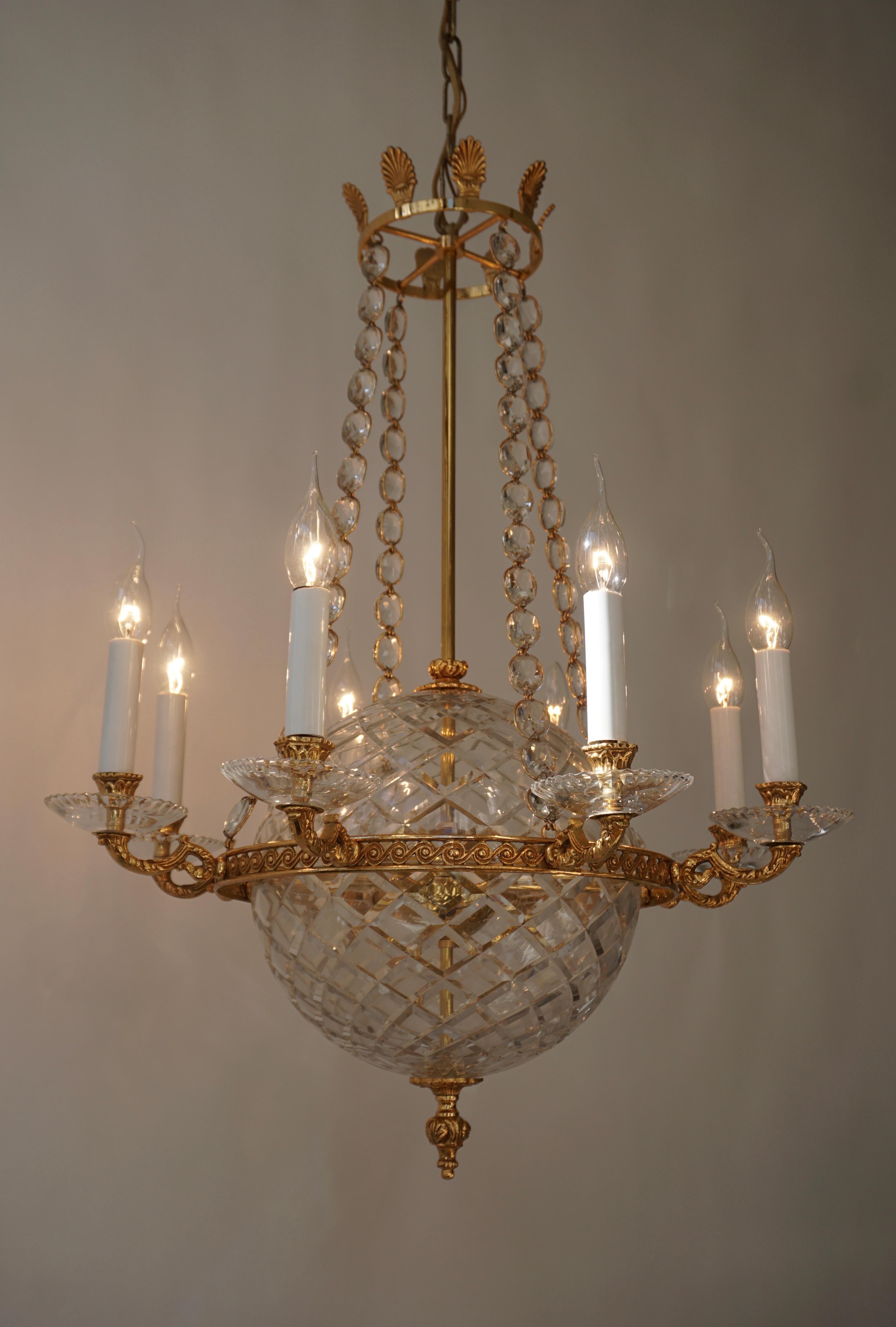 A very fine and decorative bras chandelier featuring central cut crystal globe. 8-light, France, circa 1930.

The light requires eight single E14 screw fit lightbulbs (60Watt max.) LED compatible.
Dimensions: Height 32