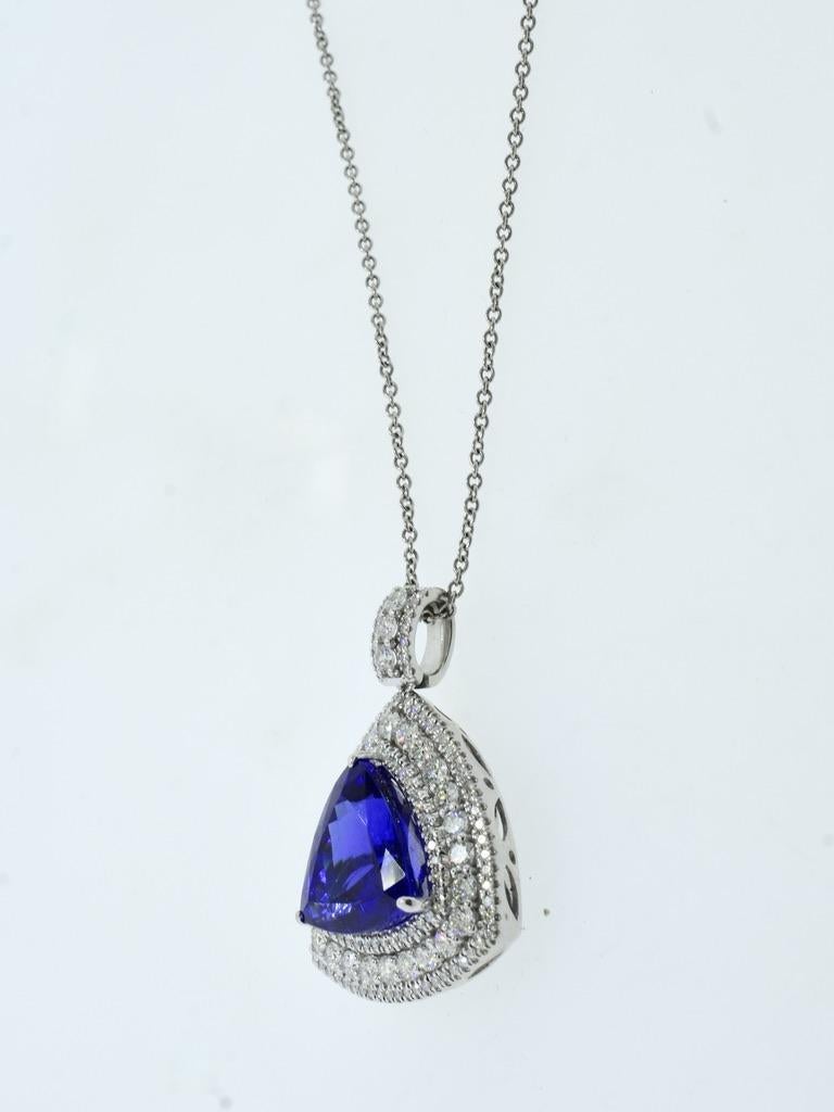 Très fin Bleu vif profond 12,76 ct. Tanzanite et diamant Platine  Collier en vente 6