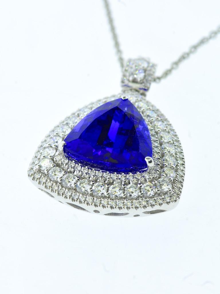 Très fin Bleu vif profond 12,76 ct. Tanzanite et diamant Platine  Collier Excellent état - En vente à Aspen, CO