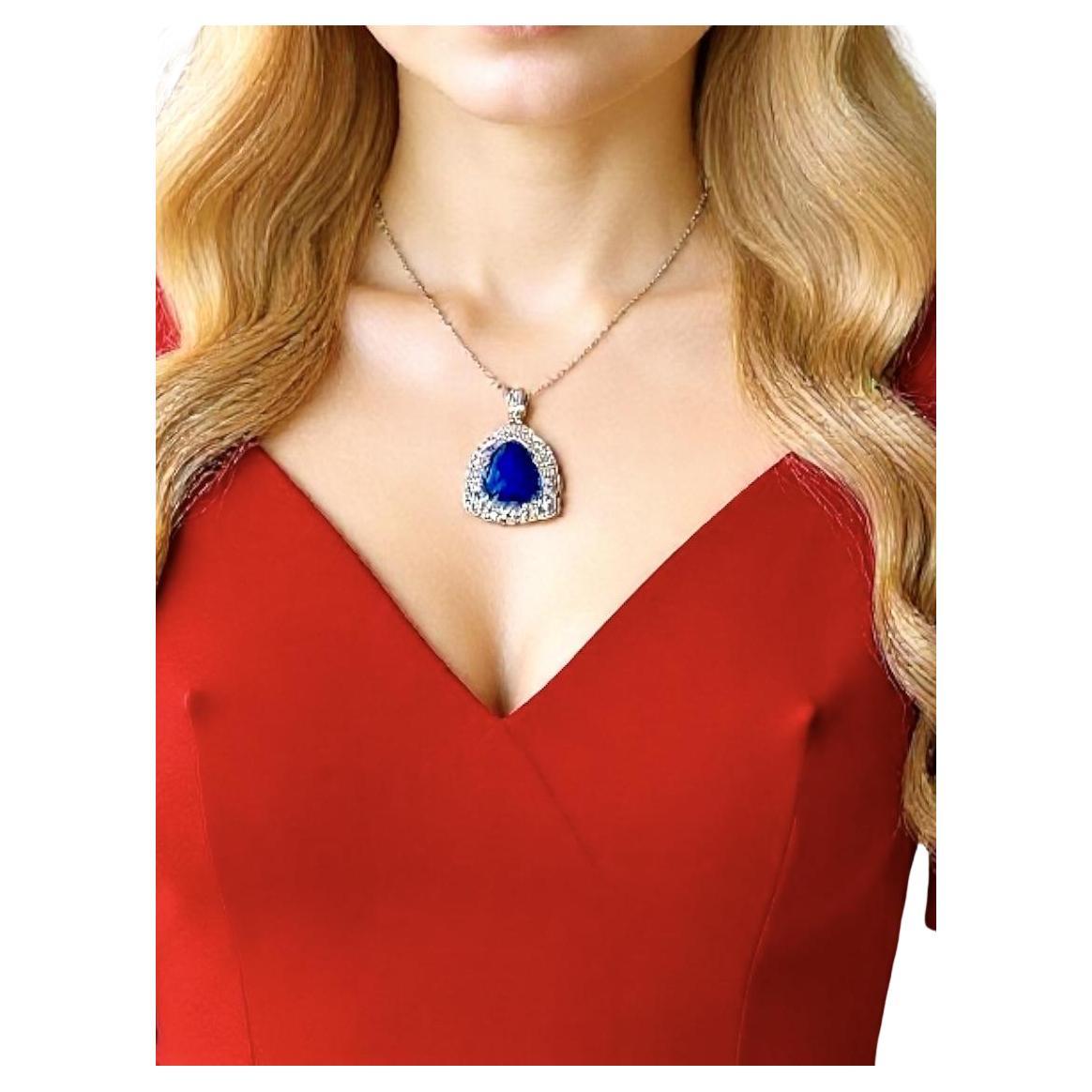 Very Fine Deep Vivid Blue 12.76 ct. Tanzanite and Diamond Platinum  Necklace in vendita