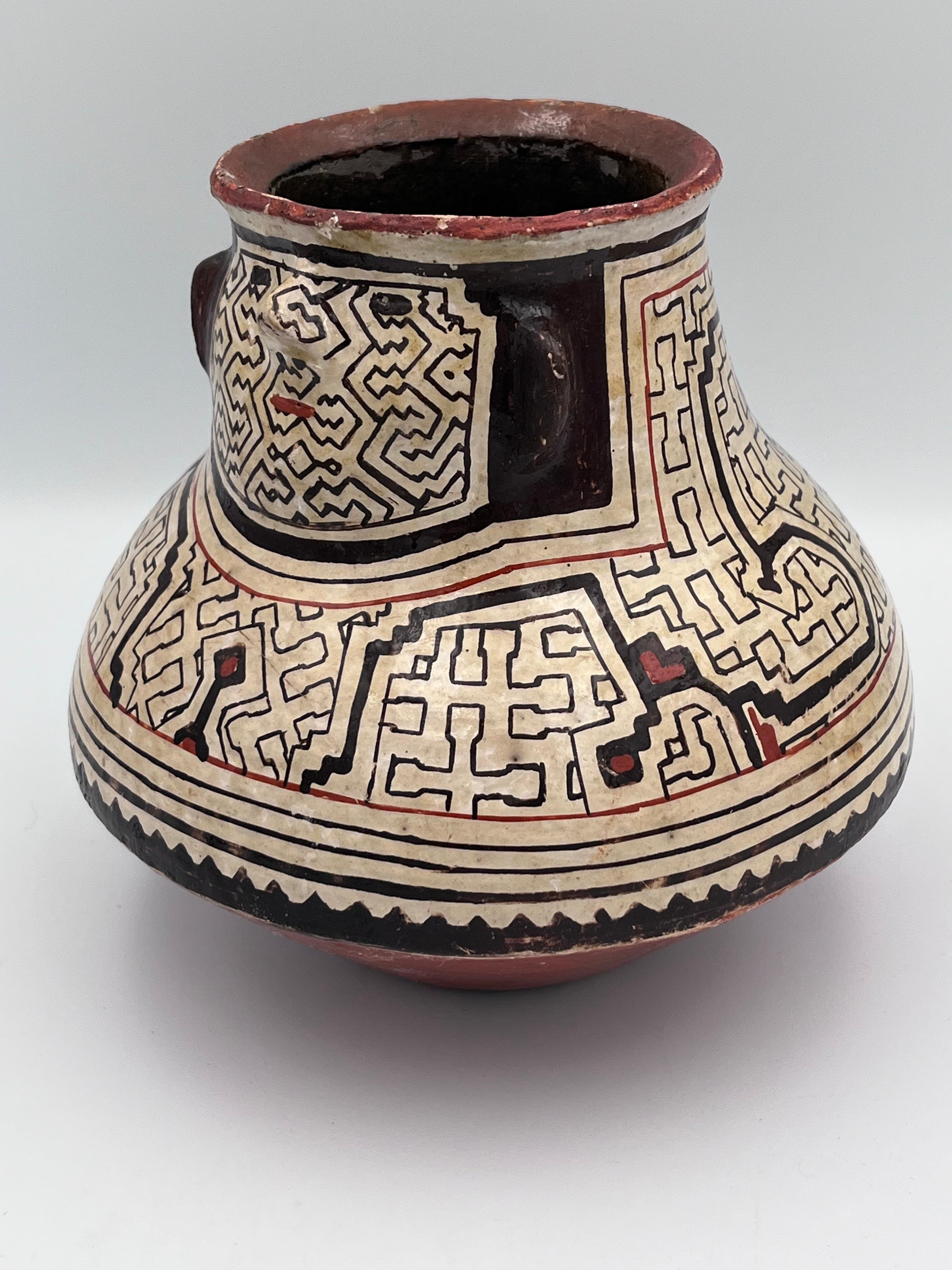 International Style Very Fine Detailed Figural Peruvian Shipibo Conibo Pottery Effigy Pot or Vase in vendita