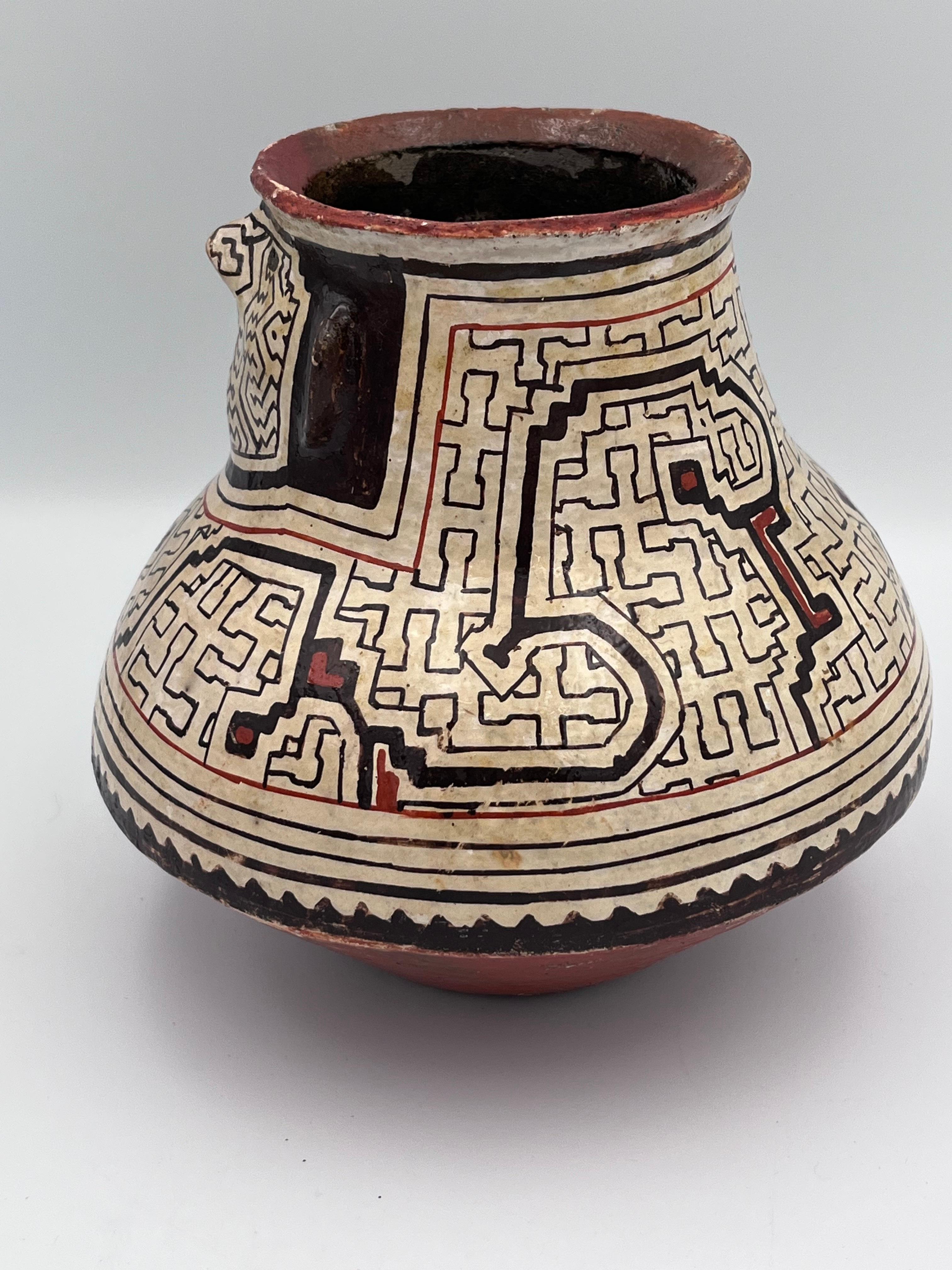 Peruviano Very Fine Detailed Figural Peruvian Shipibo Conibo Pottery Effigy Pot or Vase in vendita