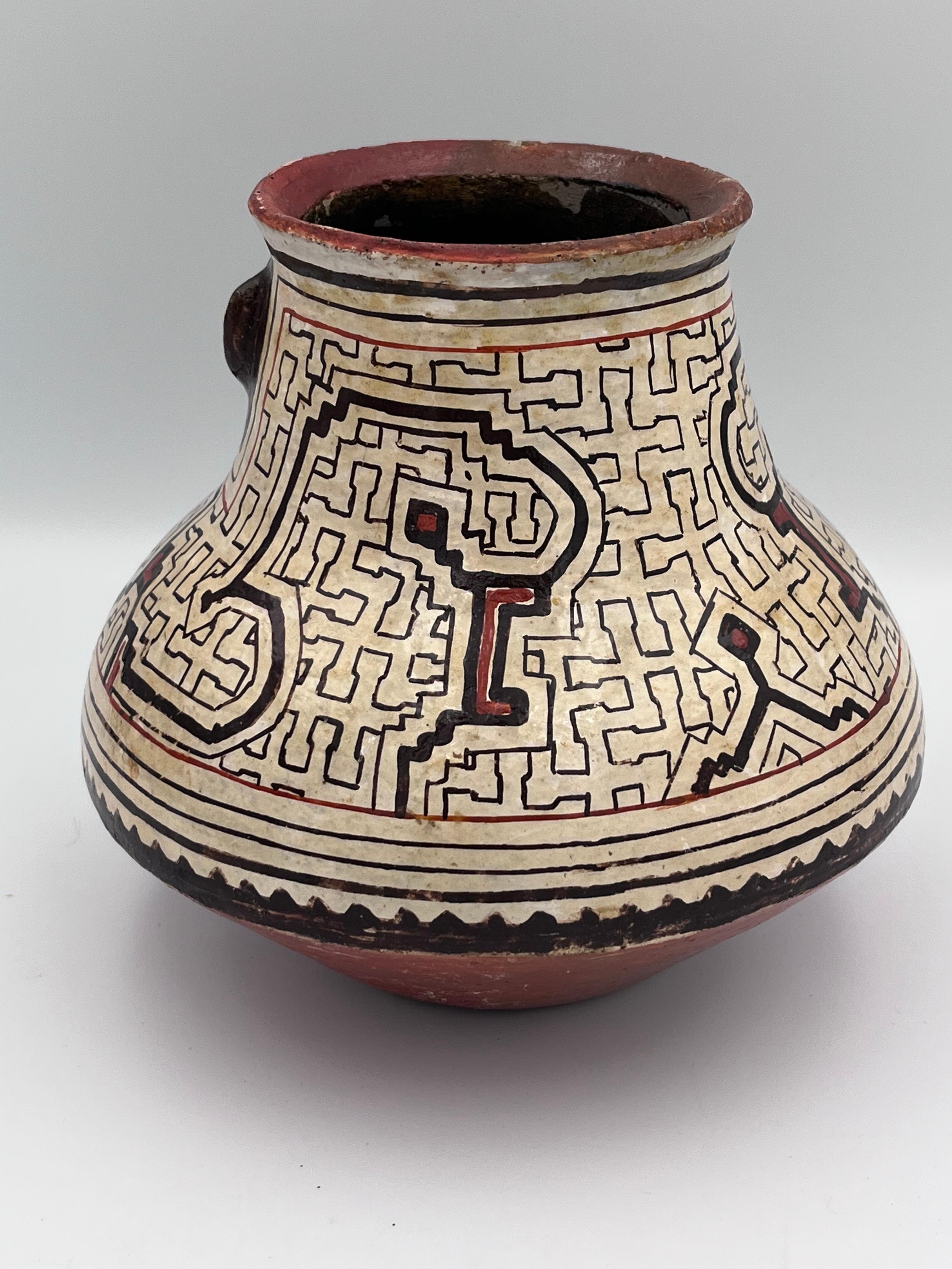 Smaltato Very Fine Detailed Figural Peruvian Shipibo Conibo Pottery Effigy Pot or Vase in vendita