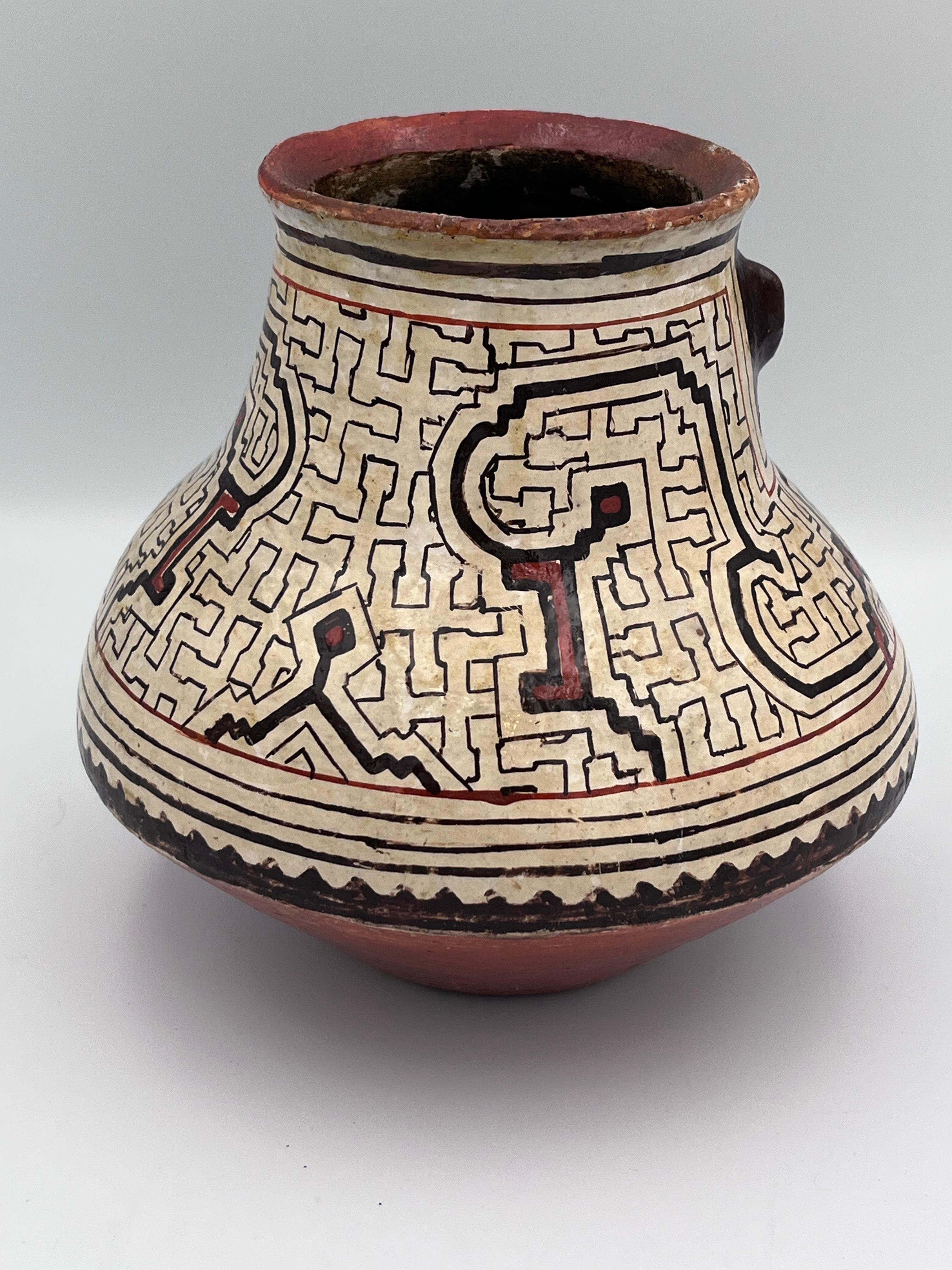Very Fine Detailed Figural Peruvian Shipibo Conibo Pottery Effigy Pot or Vase In condizioni buone in vendita a Red Lion, PA