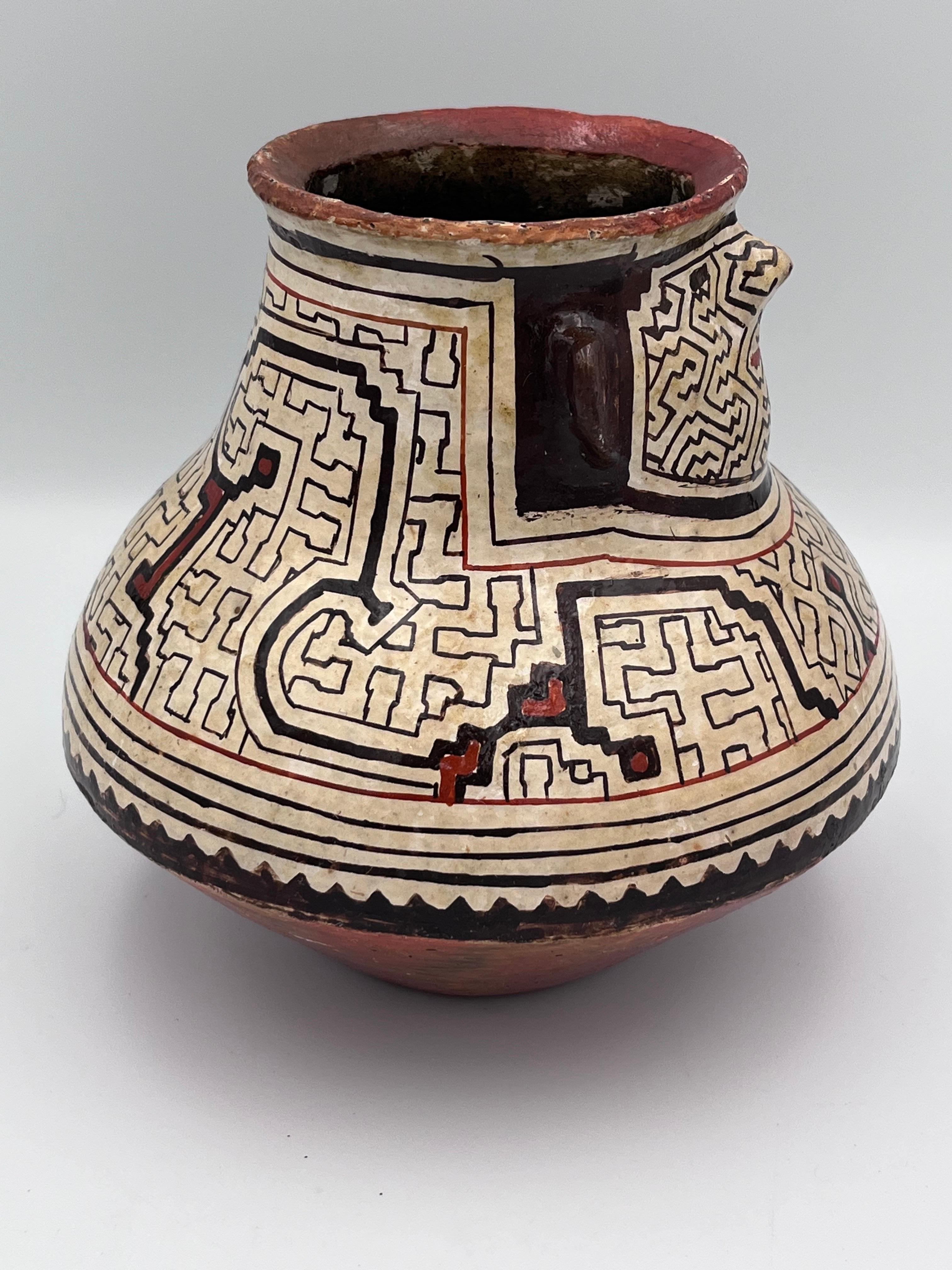 XX secolo Very Fine Detailed Figural Peruvian Shipibo Conibo Pottery Effigy Pot or Vase in vendita