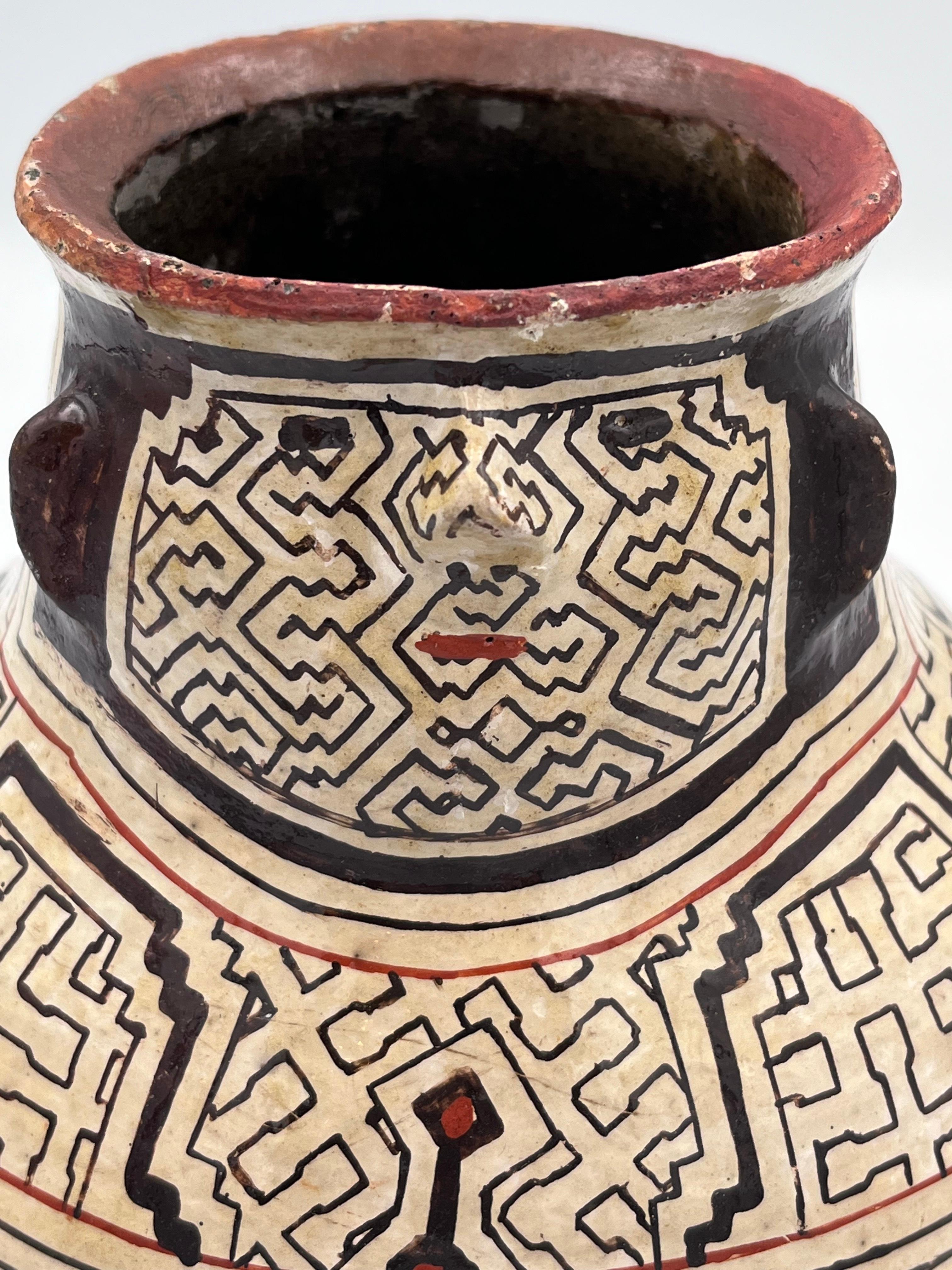Terracotta Very Fine Detailed Figural Peruvian Shipibo Conibo Pottery Effigy Pot or Vase in vendita