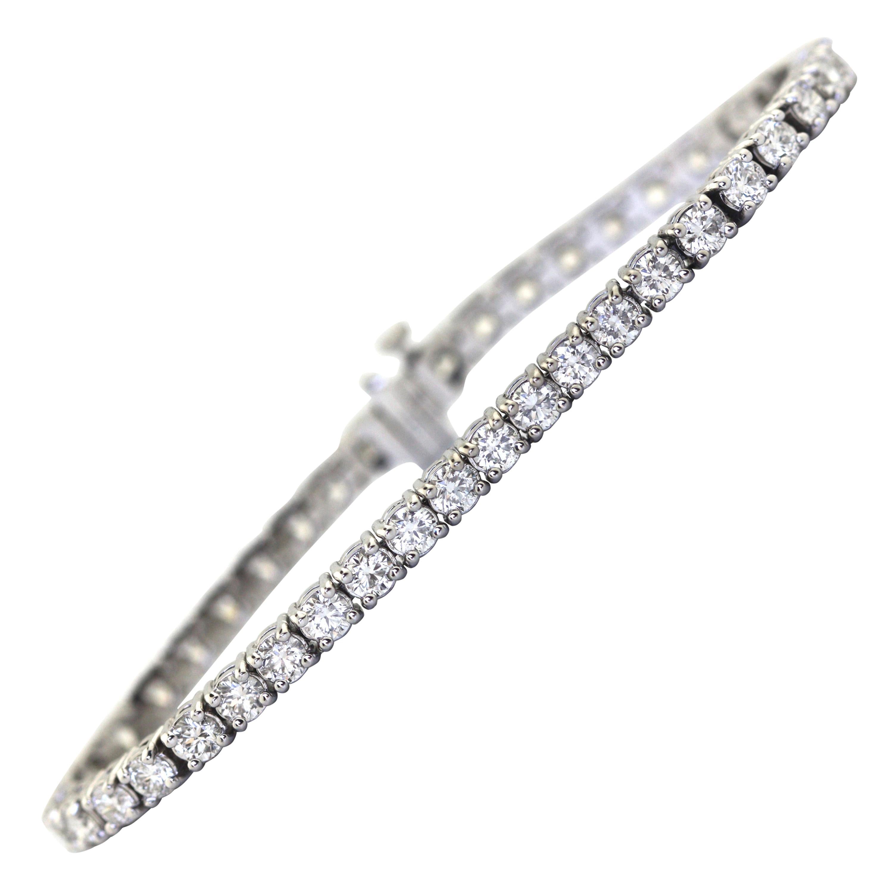 Very Fine Diamond Tennis Bracelet For Sale at 1stDibs