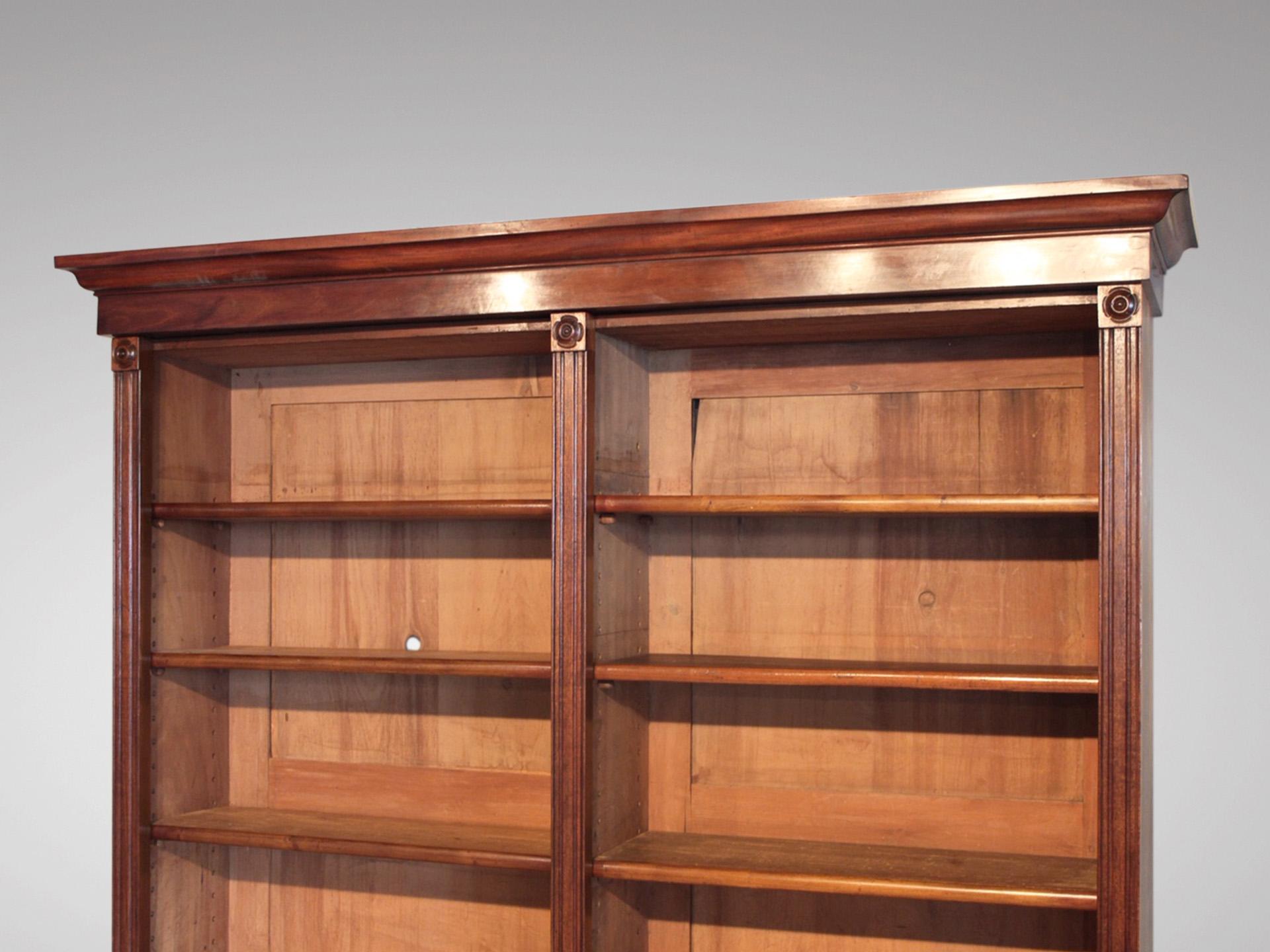 Very fine Early 19th Century William IV Period Open Mahogany Library Bookcase In Good Condition In Petworth,West Sussex, GB