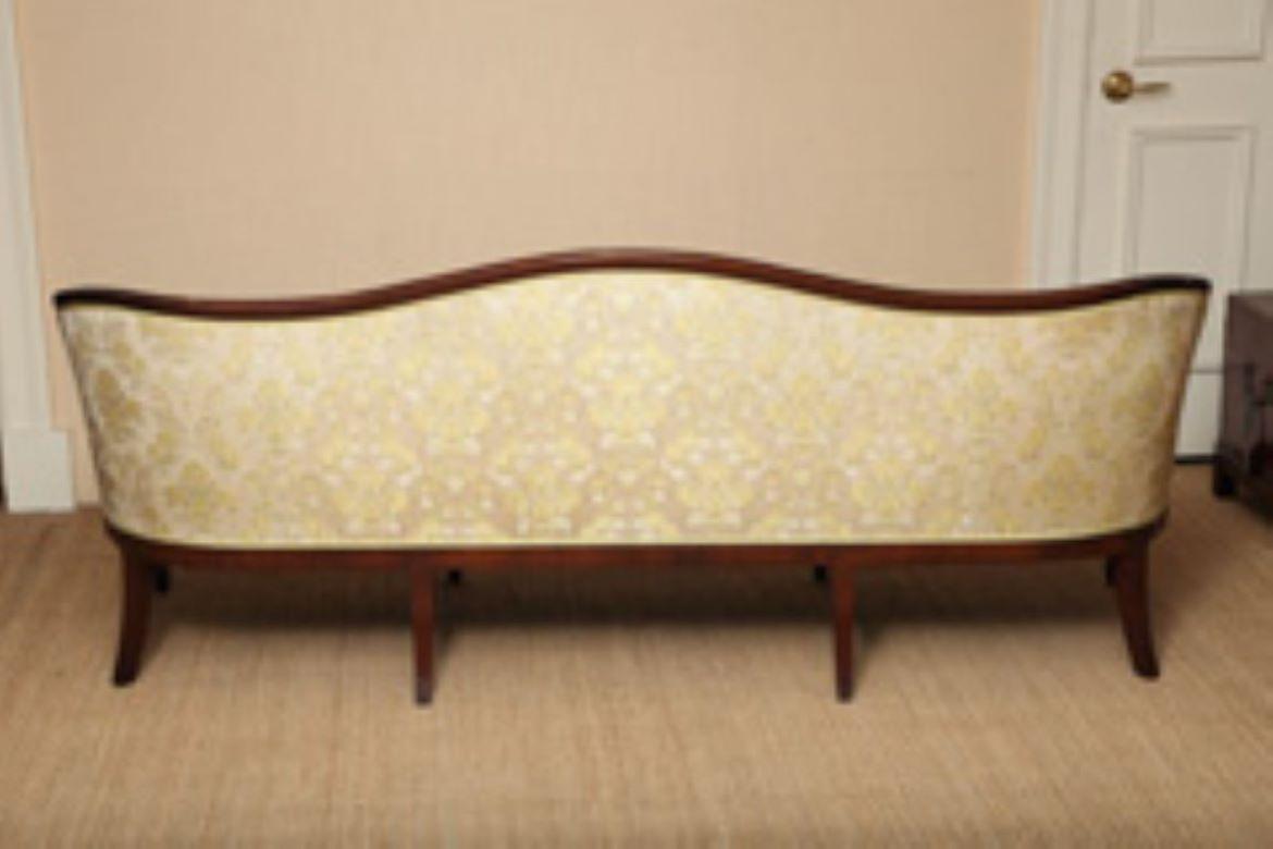 Very Fine & Elegant Mahogany Serpentine Shaped Carved Hepplewhite Style Sofa  For Sale 2