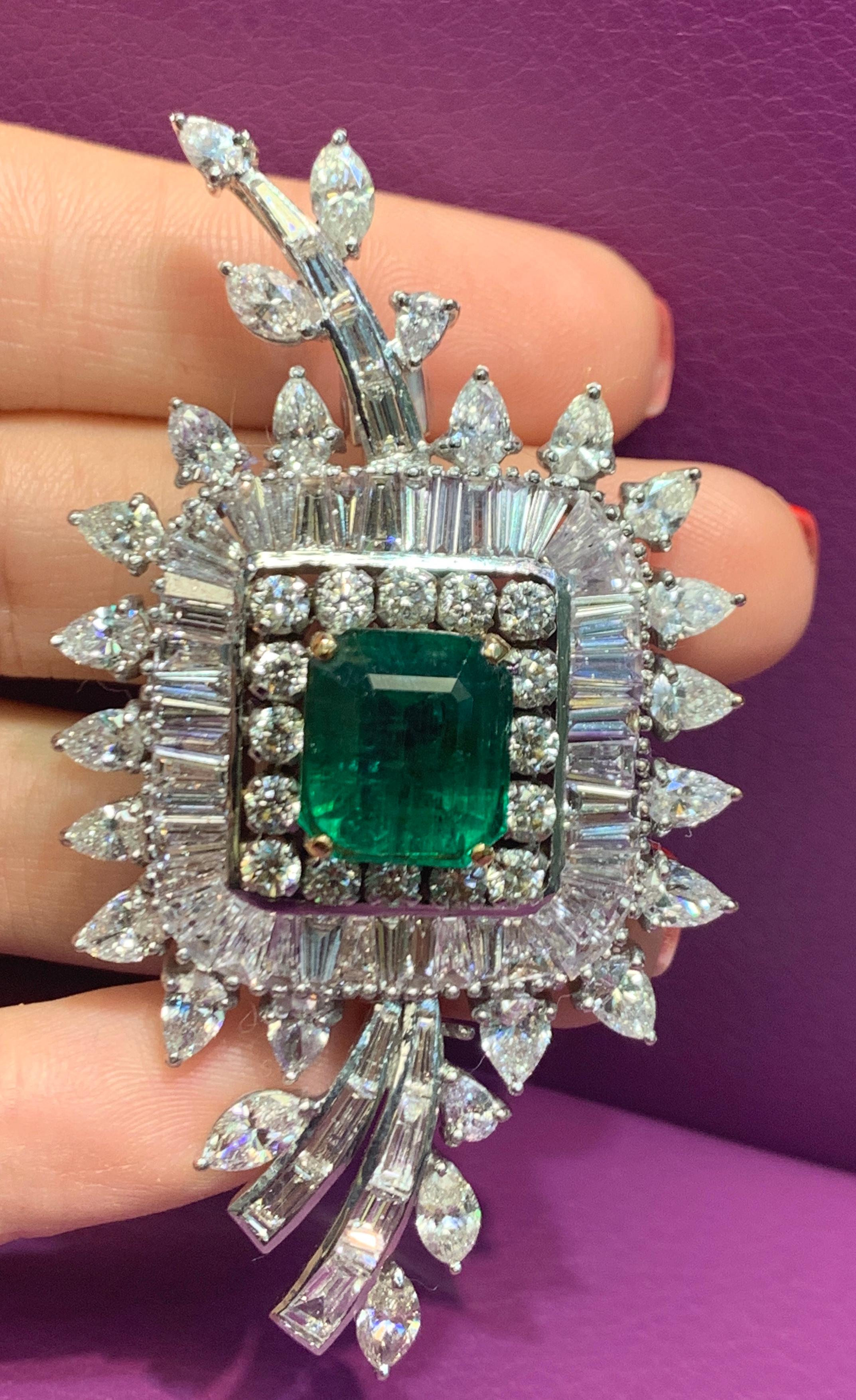 Very Fine Emerald & Diamond Brooch

Baguettes, marquise, pear & round cut diamonds weigh approximately 13.50 carats 
Center emerald approximately weight: 6.62 carat

14K white gold 