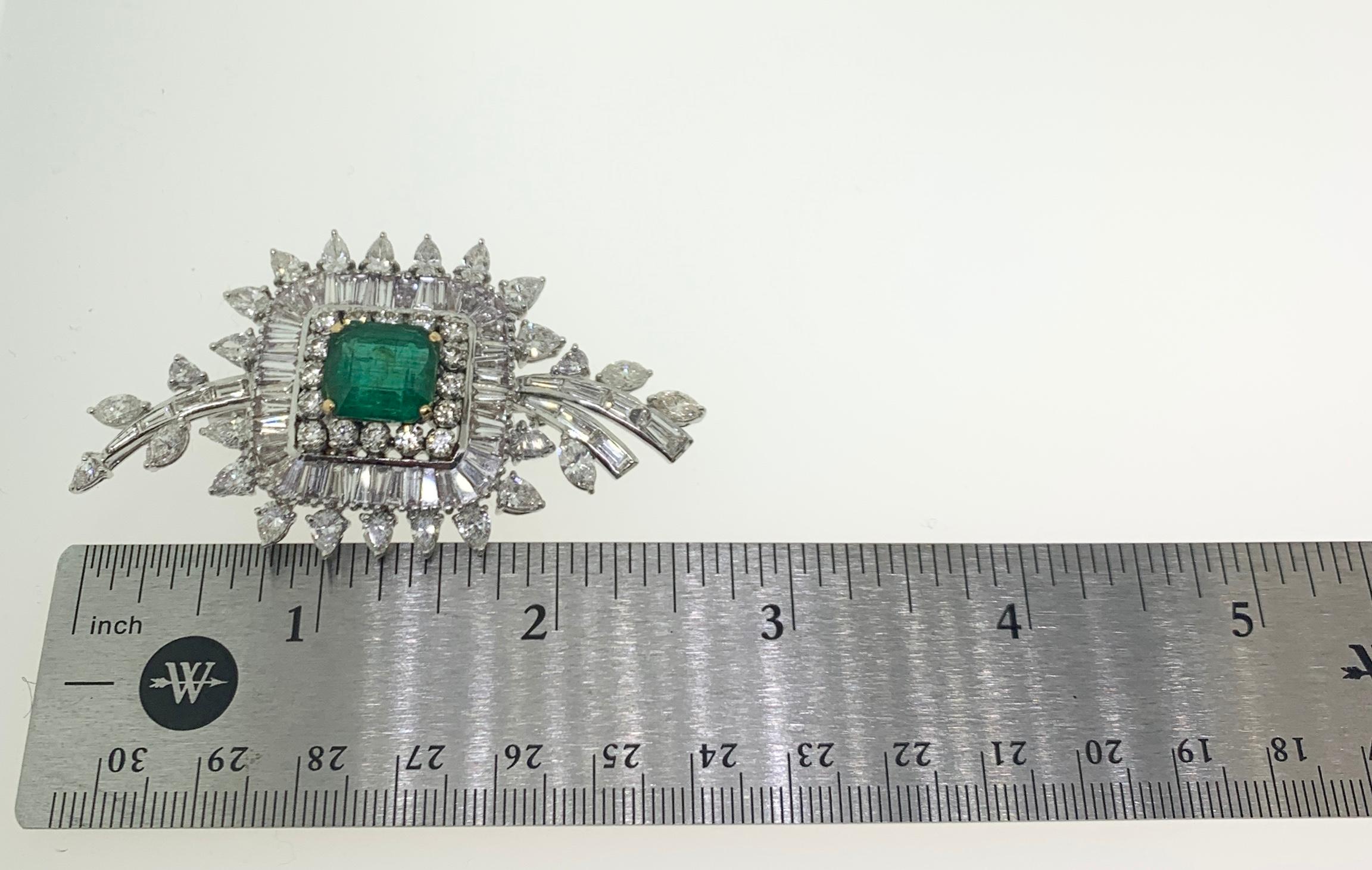Very Fine Emerald & Diamond Brooch In Excellent Condition For Sale In New York, NY