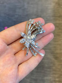 Very Fine En Tremblant Diamond Brooch