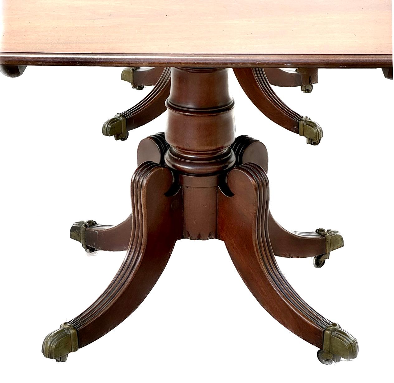 Very Fine English Regency Triple Pedestal Dining Table For Sale 4