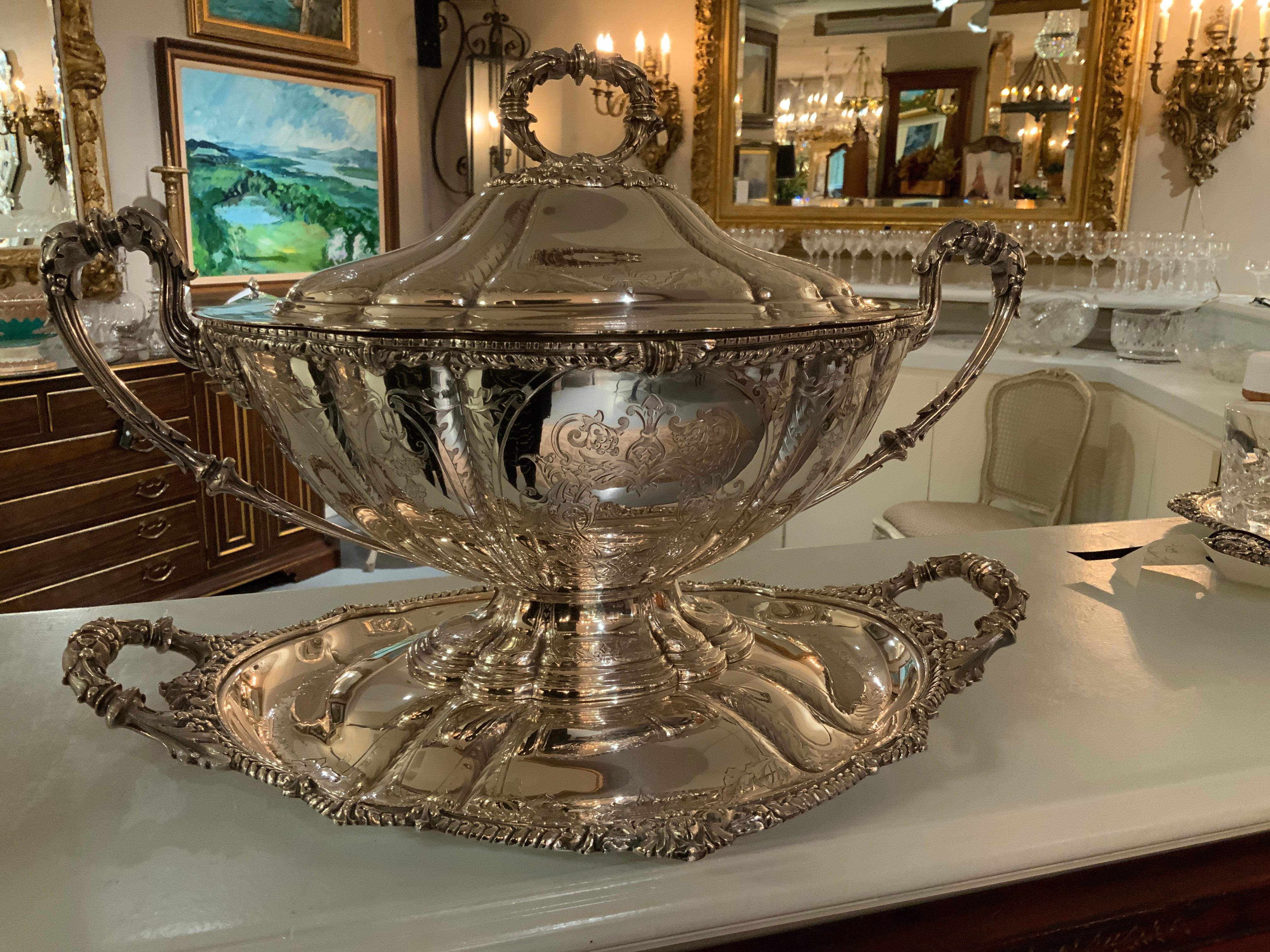 Très beau bol ovale sur plateau couvert en métal argenté de Sheffield anglais en vente 4