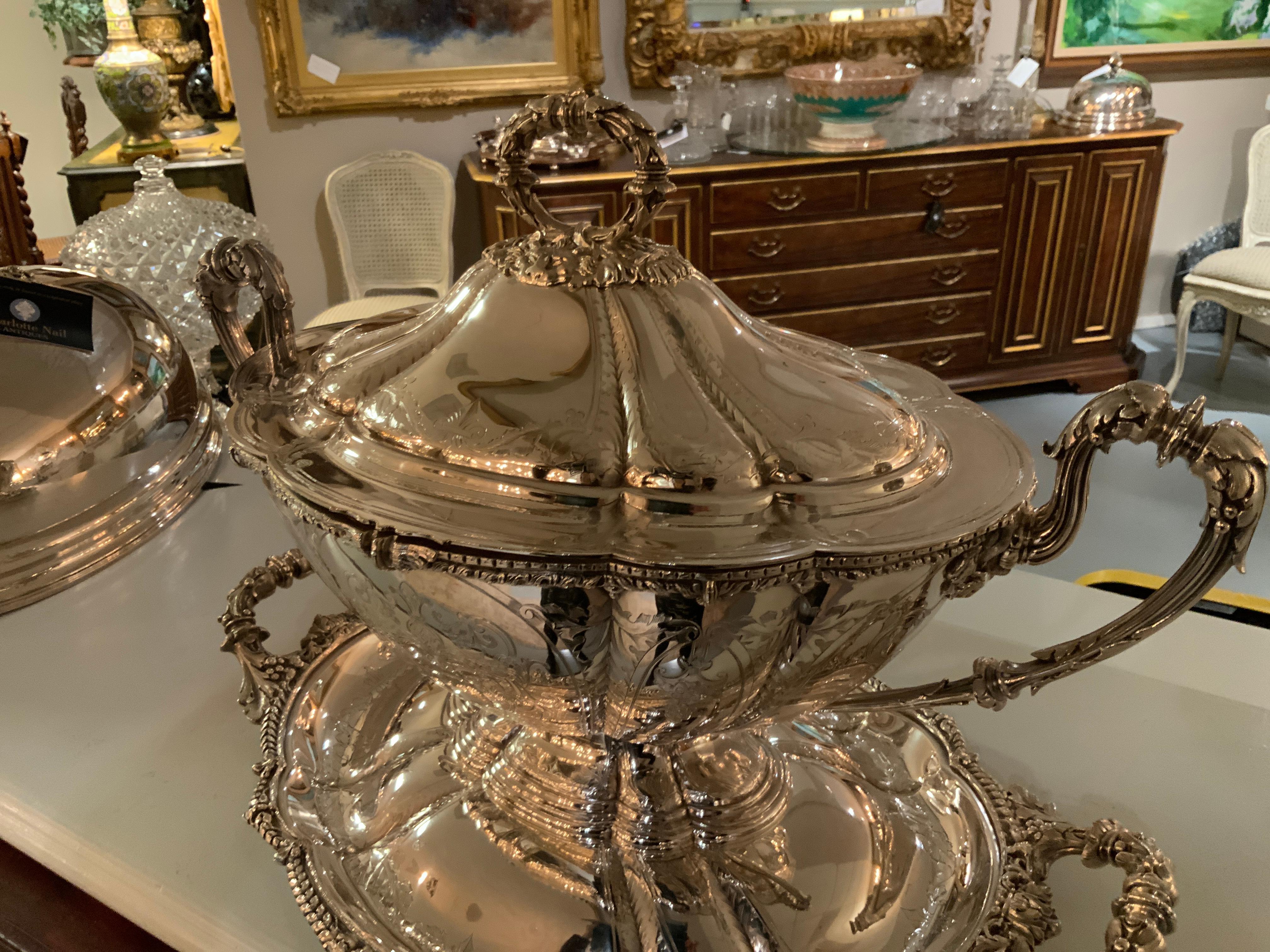 Très beau bol ovale sur plateau couvert en métal argenté de Sheffield anglais en vente 5