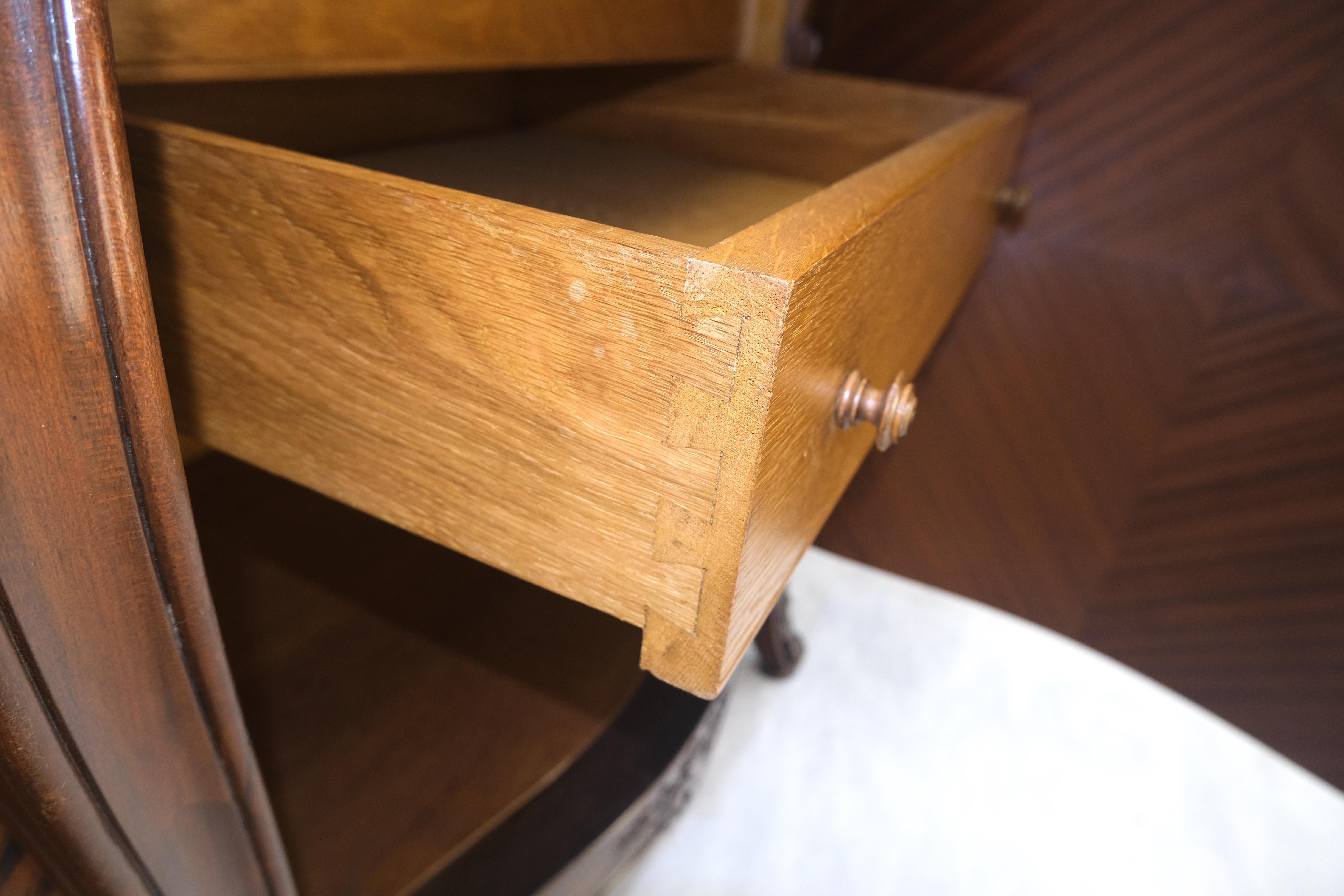 Très belle et très grande commode à 3 portes en marqueterie de bombe française MINT en vente 4