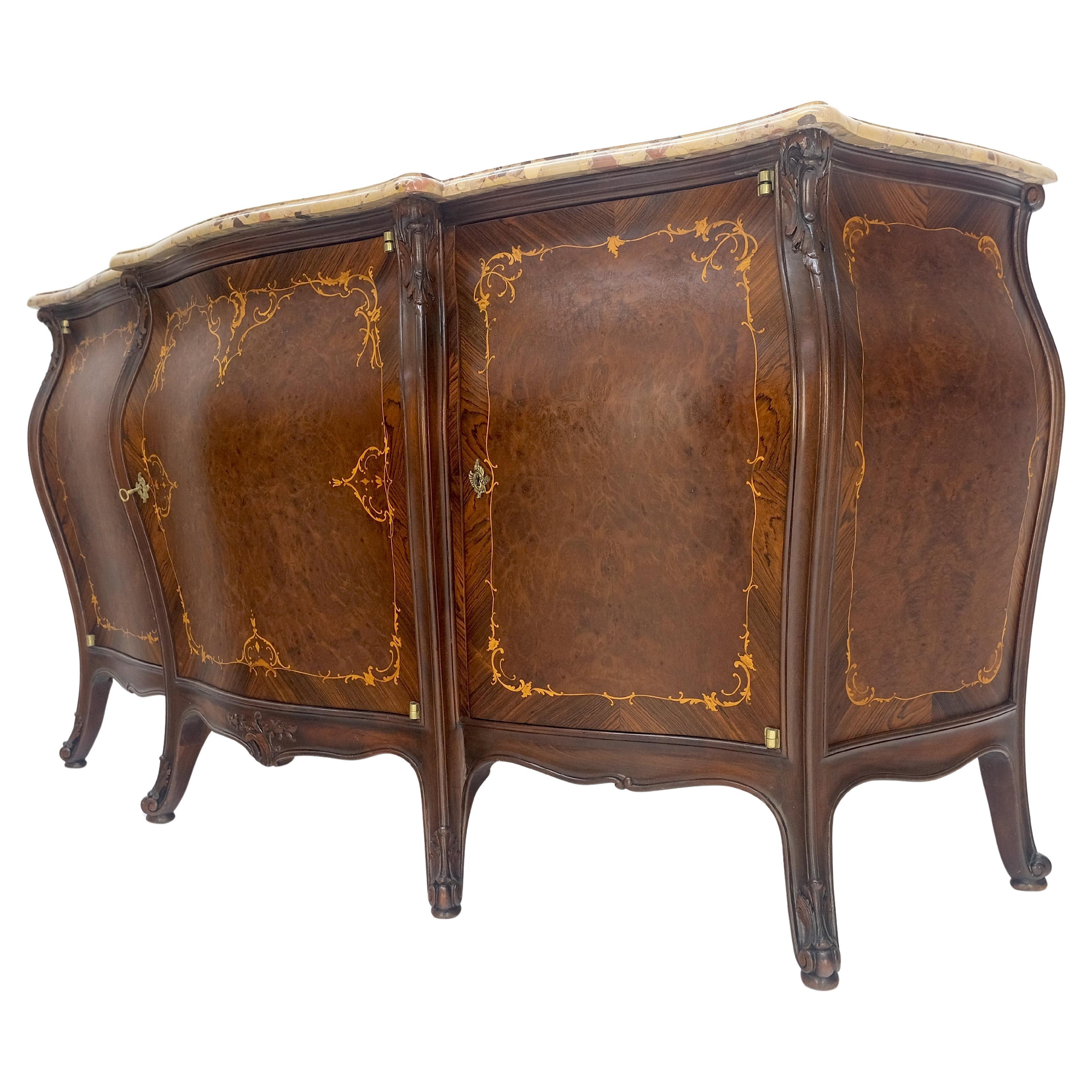 Louis XV Très belle et très grande commode à 3 portes en marqueterie de bombe française MINT en vente