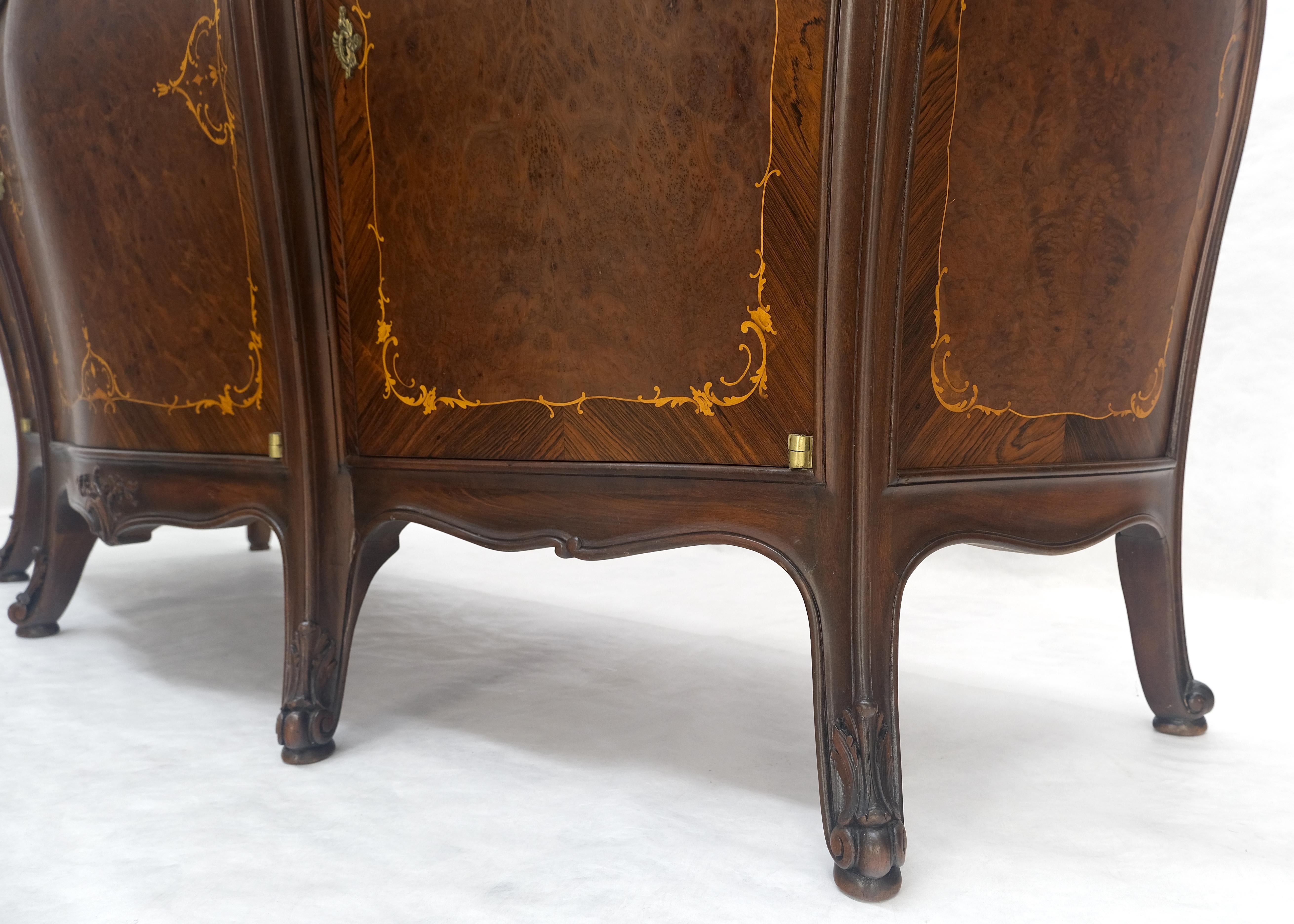 Français Très belle et très grande commode à 3 portes en marqueterie de bombe française MINT en vente