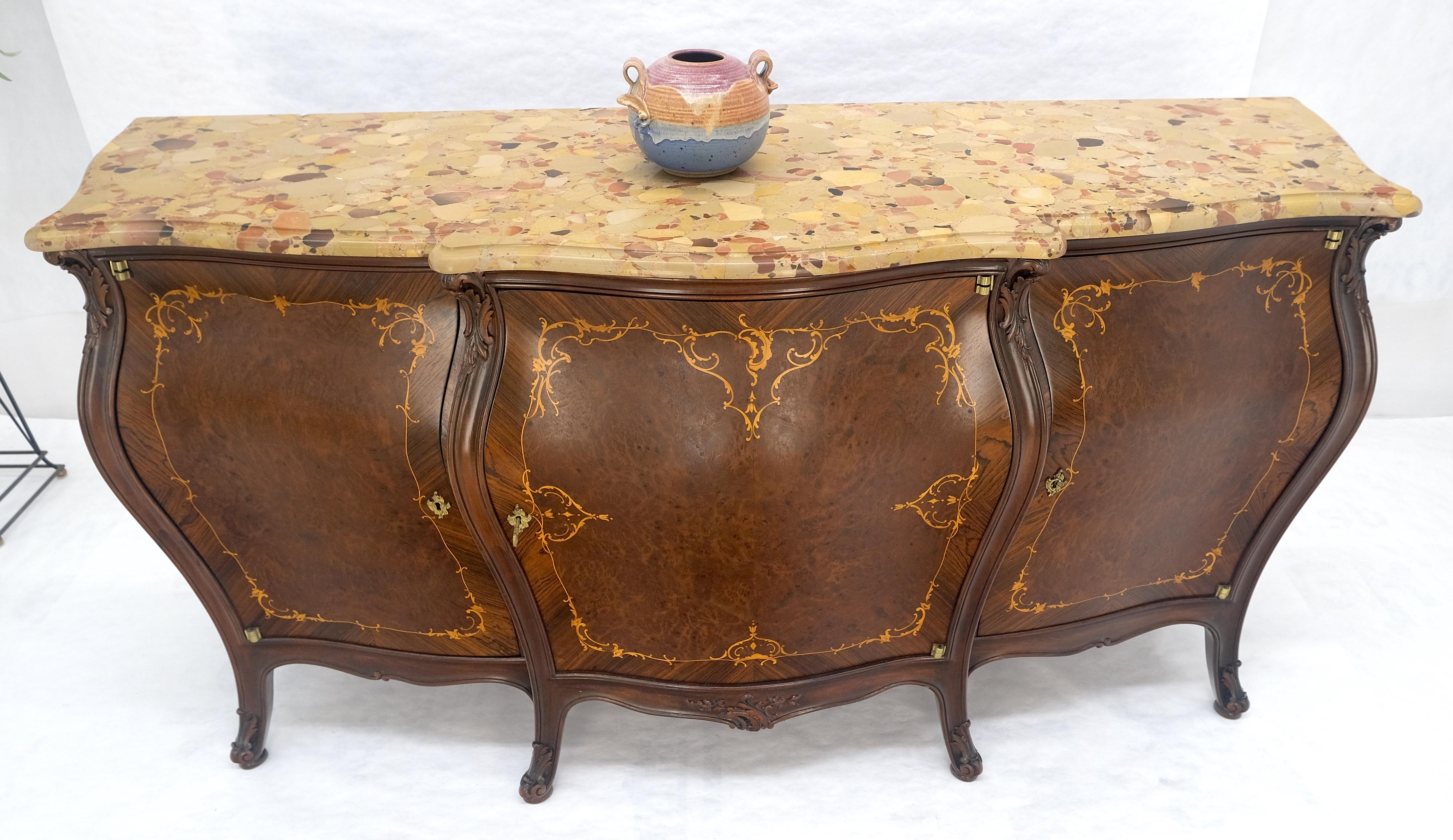 Très belle et très grande commode à 3 portes en marqueterie de bombe française MINT Bon état - En vente à Rockaway, NJ