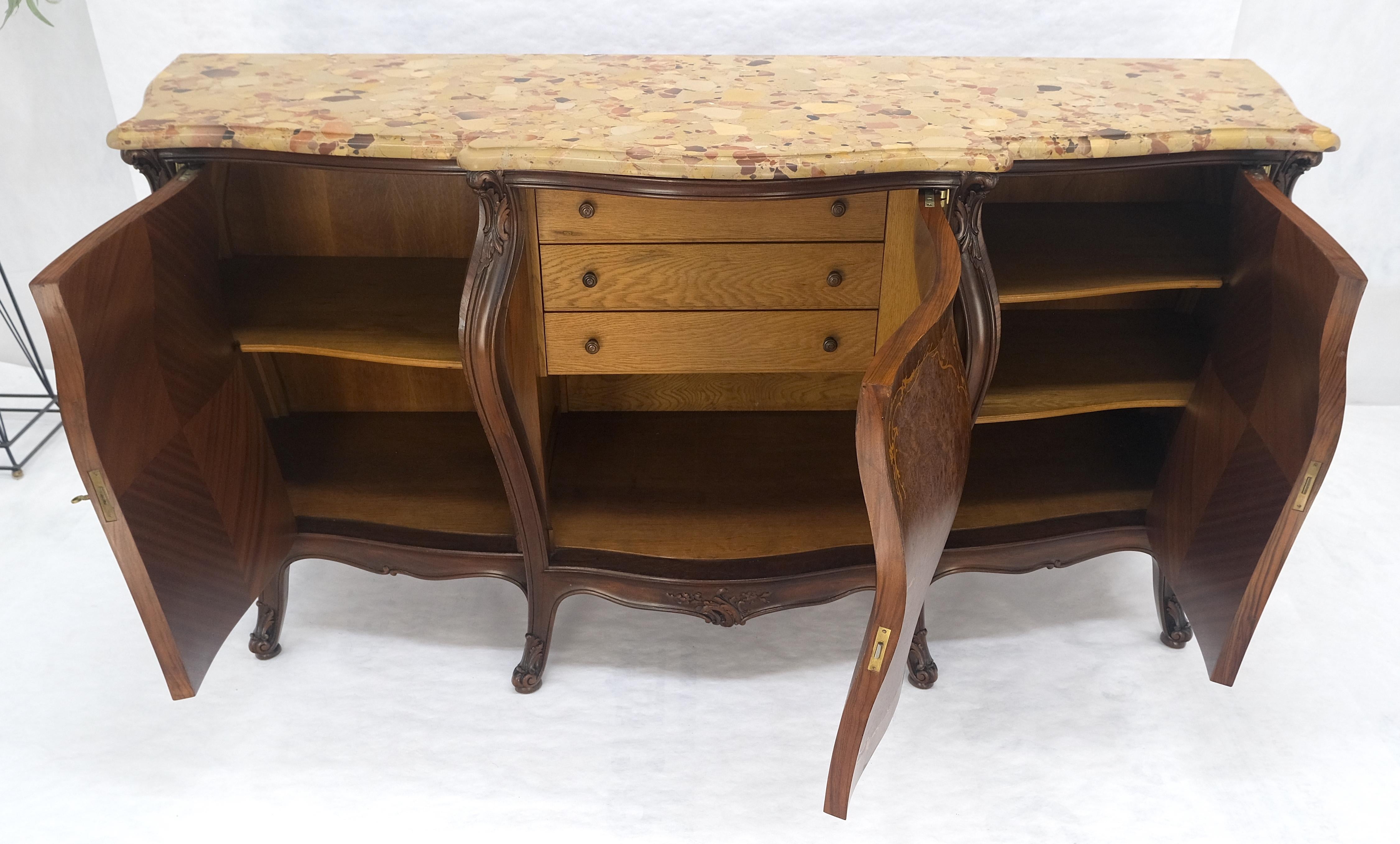 20ième siècle Très belle et très grande commode à 3 portes en marqueterie de bombe française MINT en vente