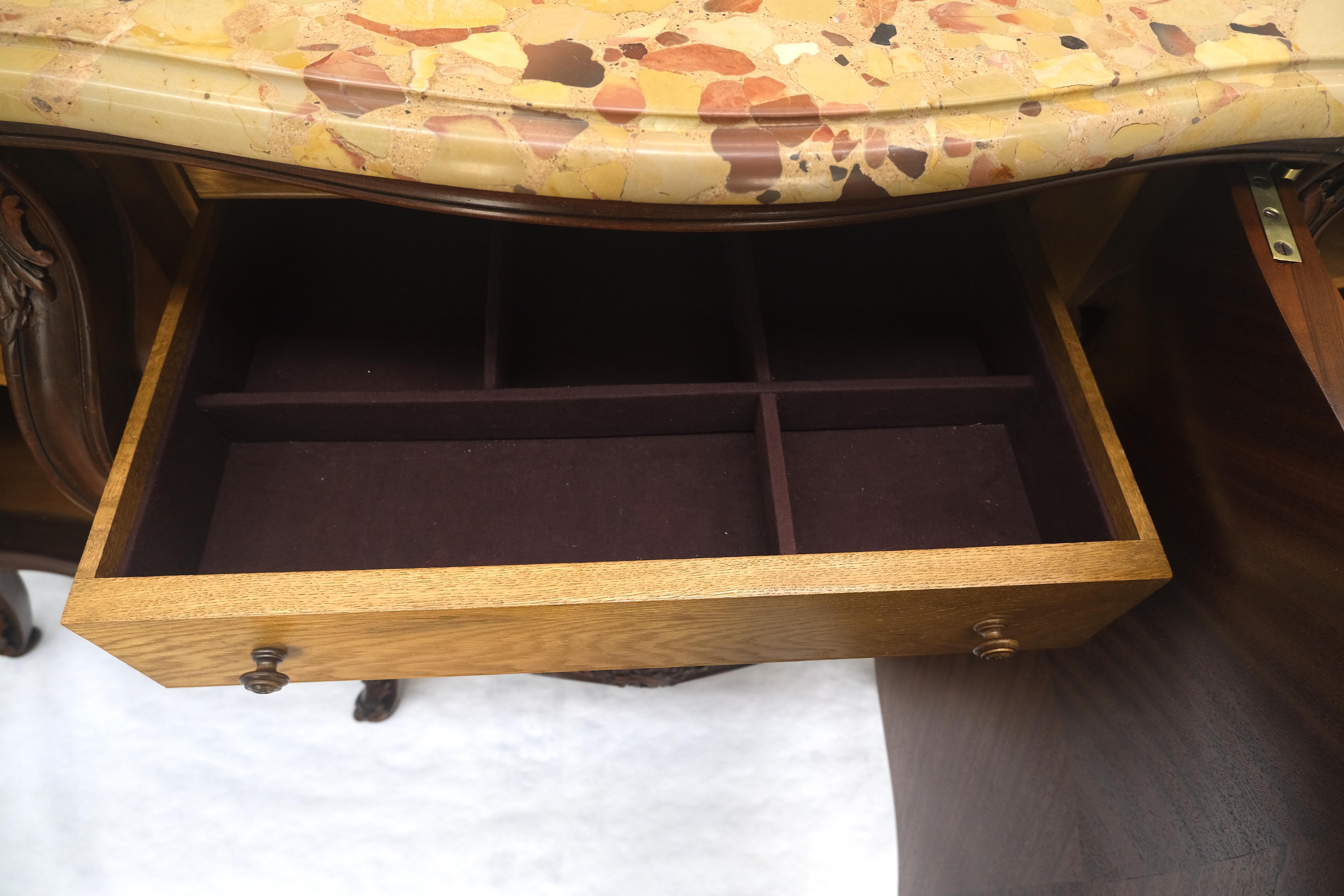 Très belle et très grande commode à 3 portes en marqueterie de bombe française MINT en vente 1