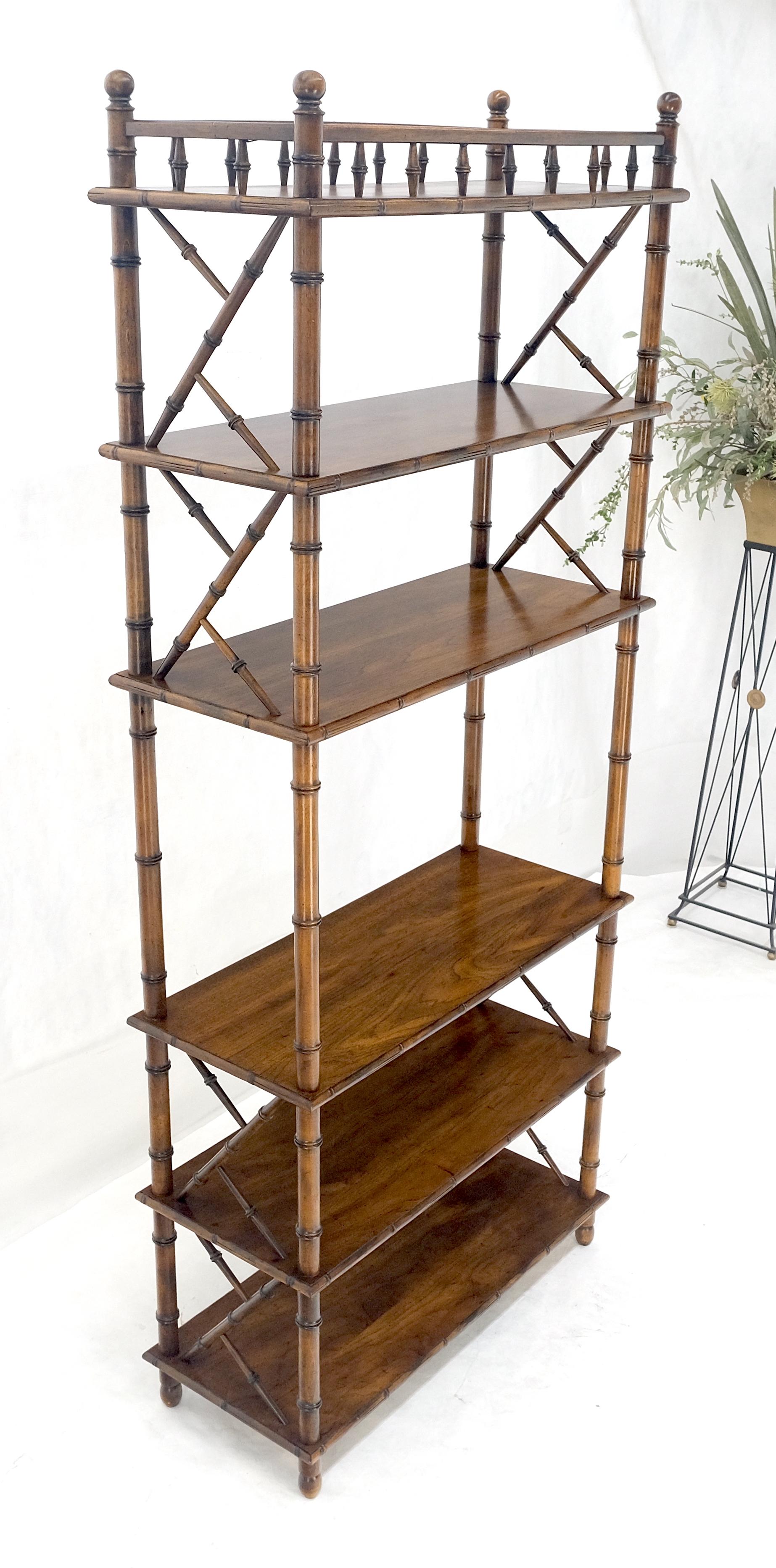 Très belle étagère d'étagère en faux bambou moderne du milieu du siècle en Oak à 6 niveaux MINT en vente 2