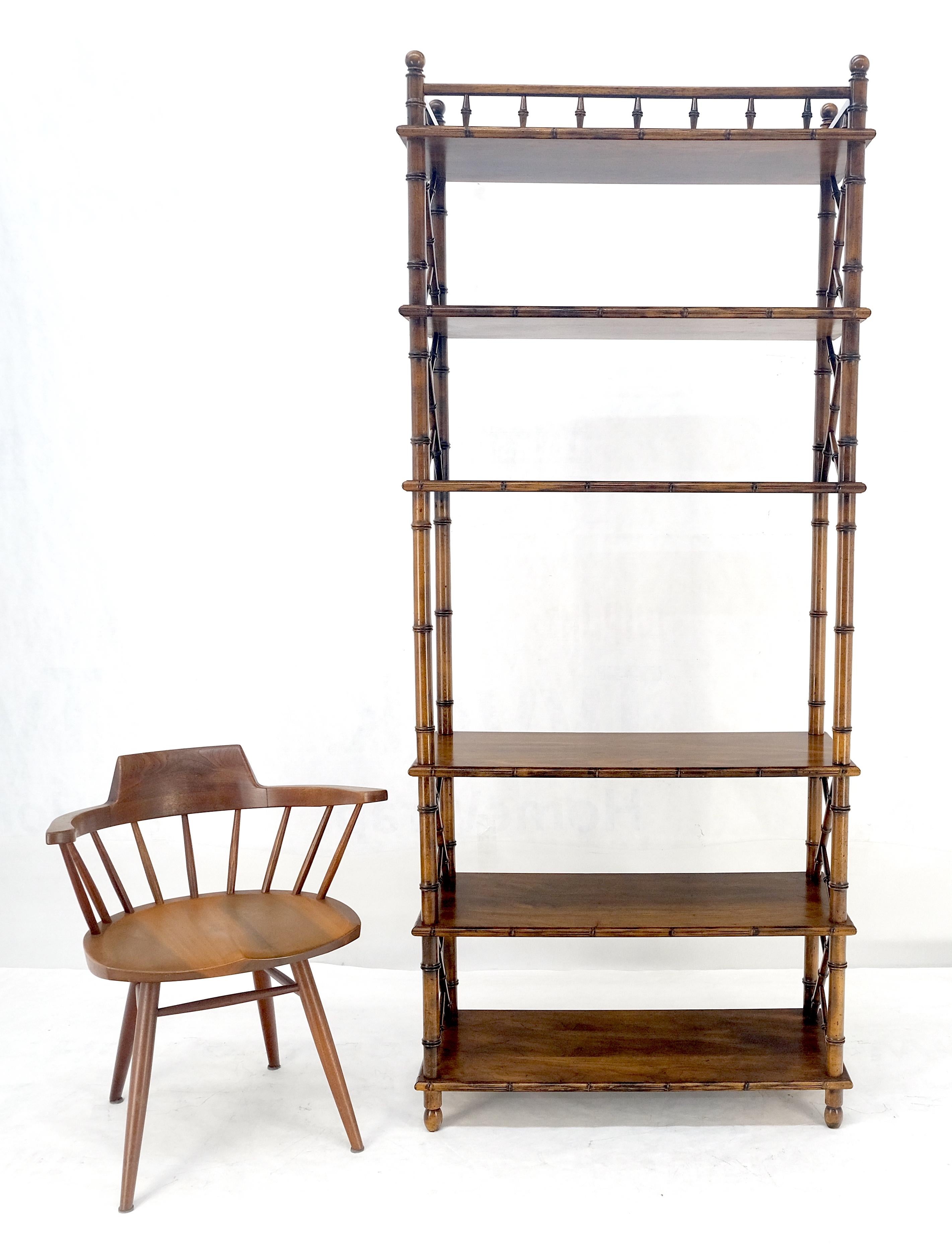 Laqué Très belle étagère d'étagère en faux bambou moderne du milieu du siècle en Oak à 6 niveaux MINT en vente