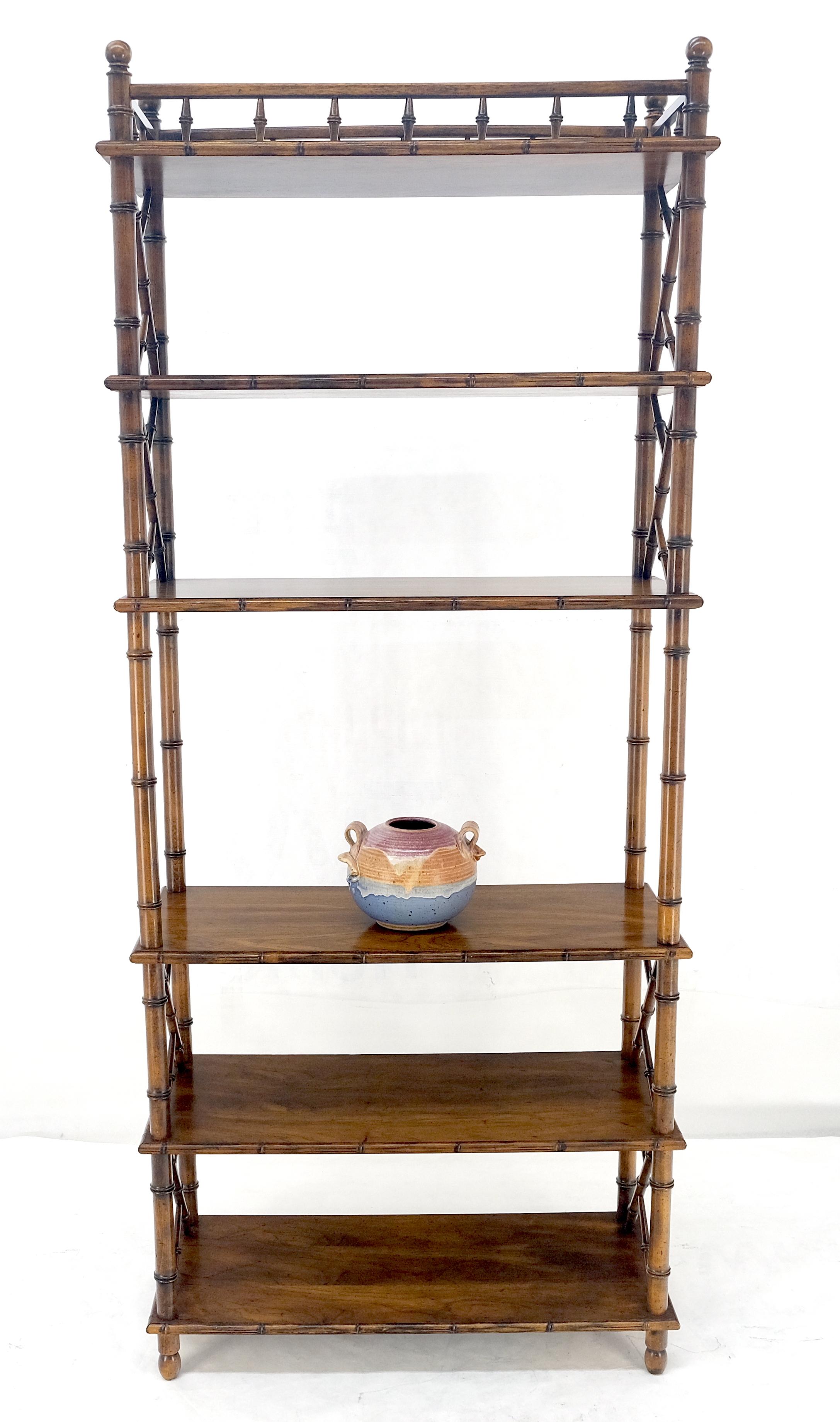 Très belle étagère d'étagère en faux bambou moderne du milieu du siècle en Oak à 6 niveaux MINT Bon état - En vente à Rockaway, NJ