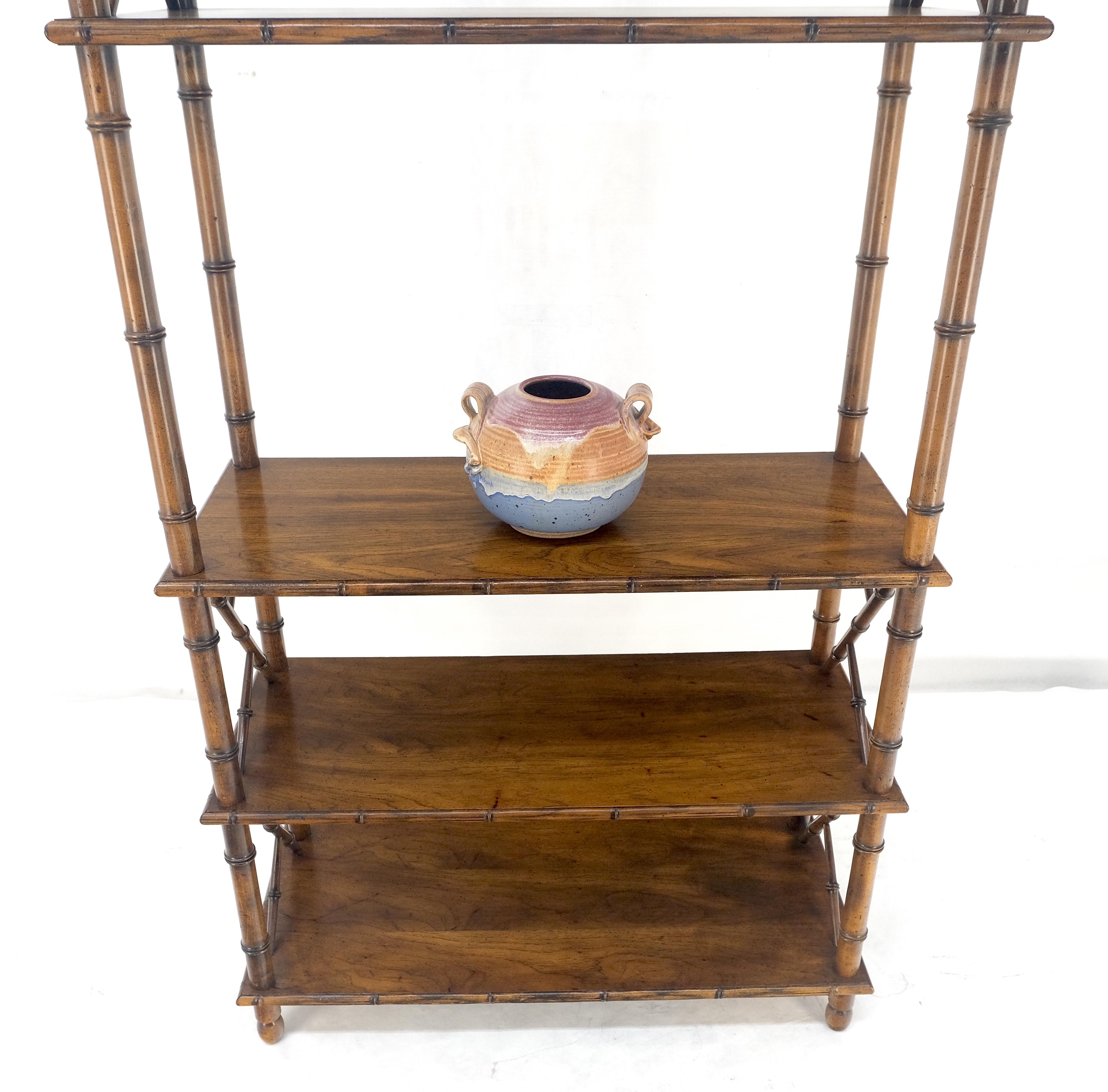 20ième siècle Très belle étagère d'étagère en faux bambou moderne du milieu du siècle en Oak à 6 niveaux MINT en vente