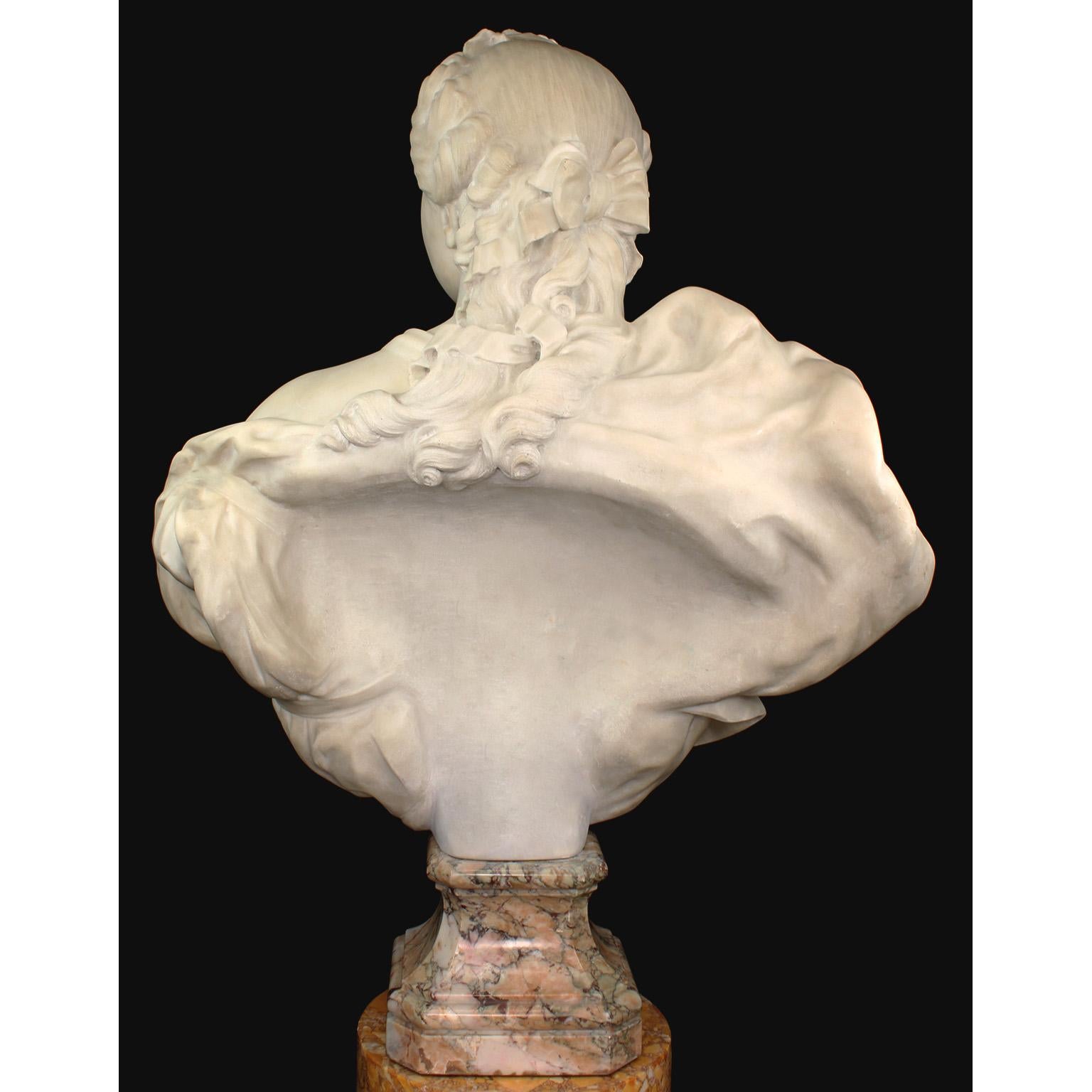 Très beau buste d'une jeune beauté en marbre blanc du XIXe siècle par René Rozet en vente 2