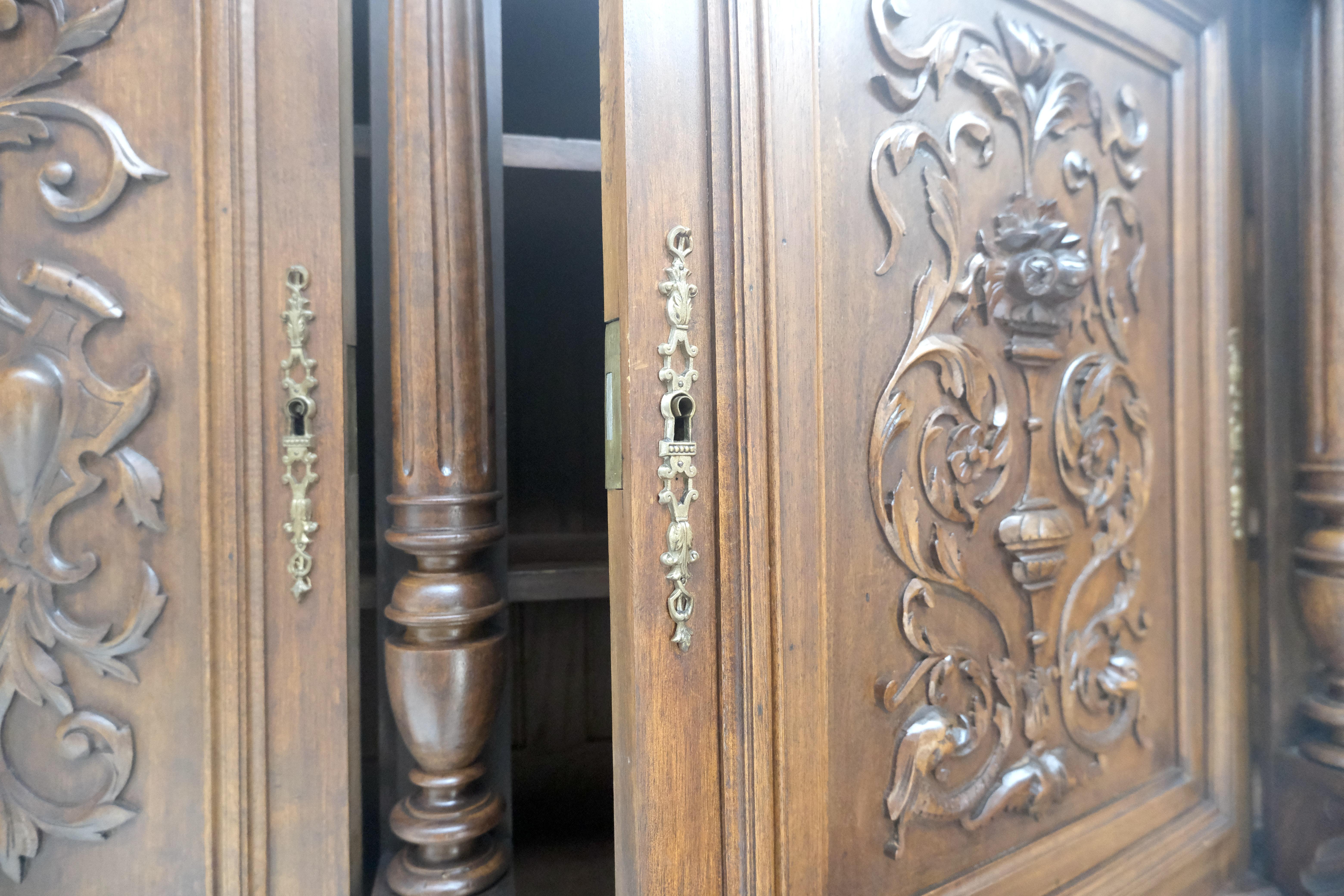 Very Fine French Carved Walnut Gallery Top Buffet Sideboard Cupboard MINT! For Sale 6