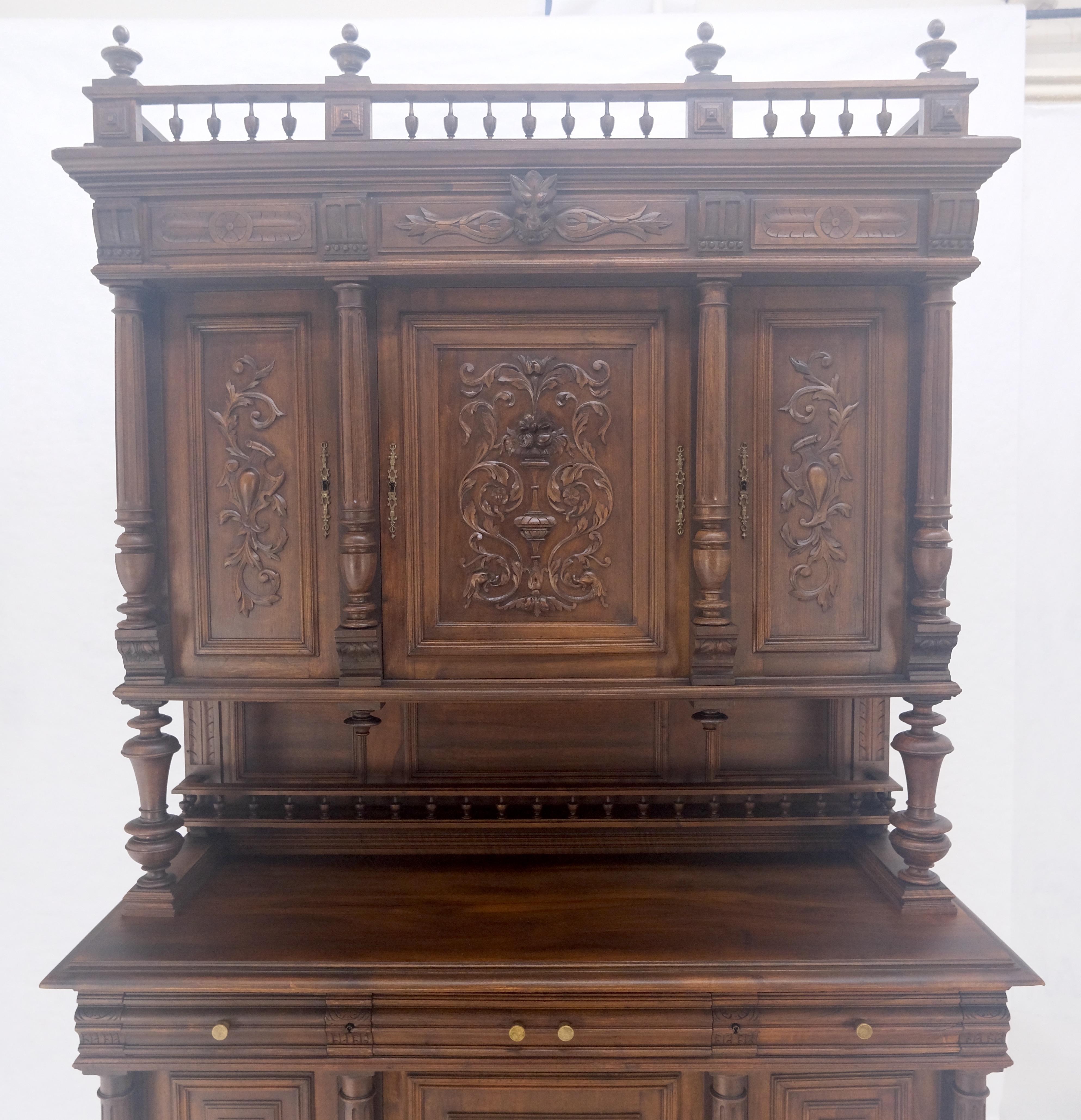 Very Fine French Carved Walnut Gallery Top Buffet Sideboard Cupboard MINT! In Good Condition For Sale In Rockaway, NJ