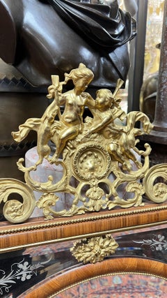 Espejo de pared muy elegante, de madera y bronce dorado, de estilo Luis XVI francés