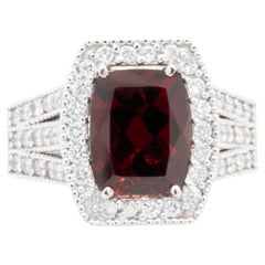 Very Fine Garnet Ring With Diamonds 3.90 Carats 18K White Gold