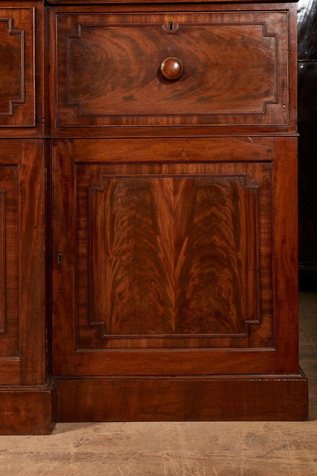 Very Fine George IV Breakfront Bookcase In Good Condition In Greenwich, CT
