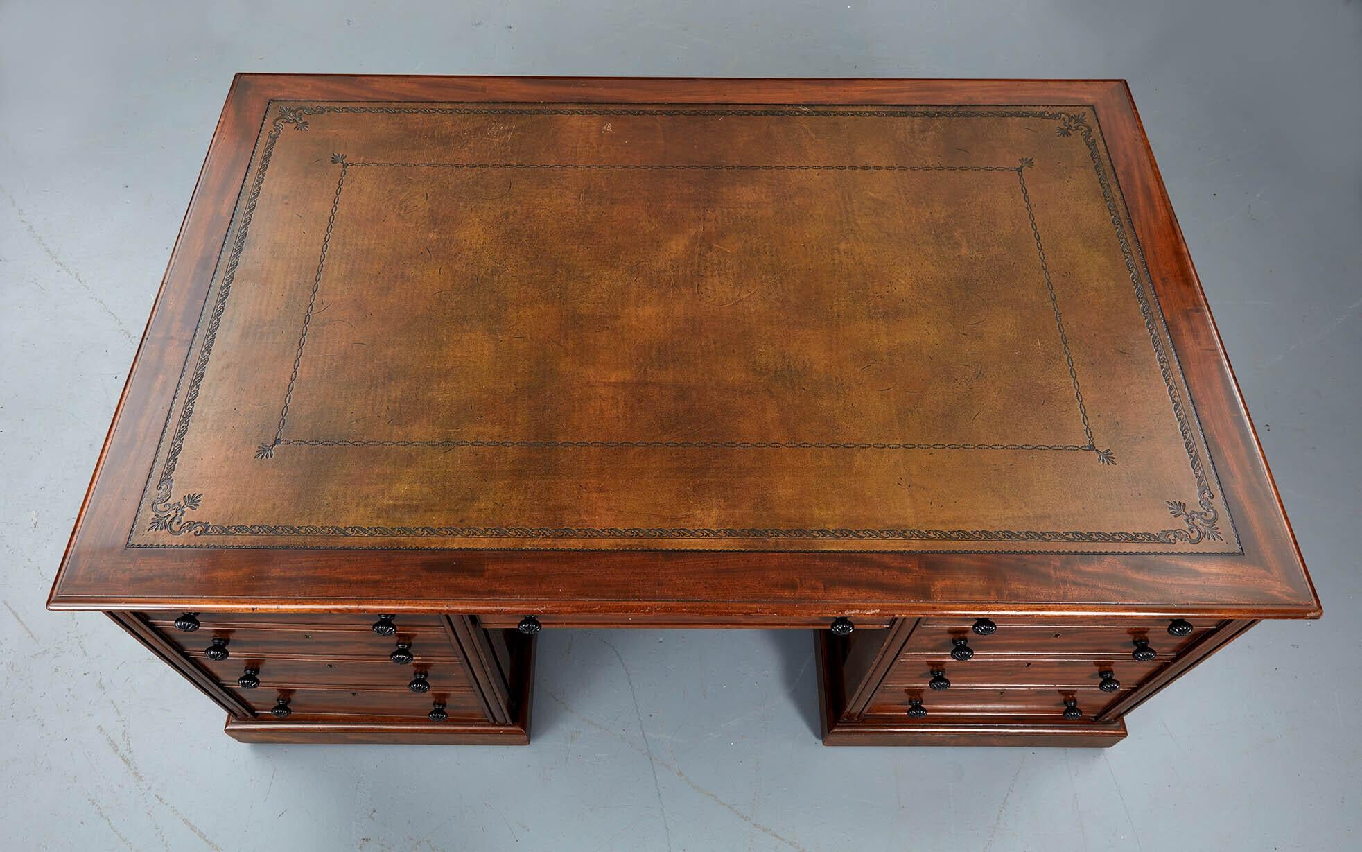 Very Fine George IV Mahogany and Ebony Partners Desk by Gillows In Good Condition For Sale In Greenwich, CT