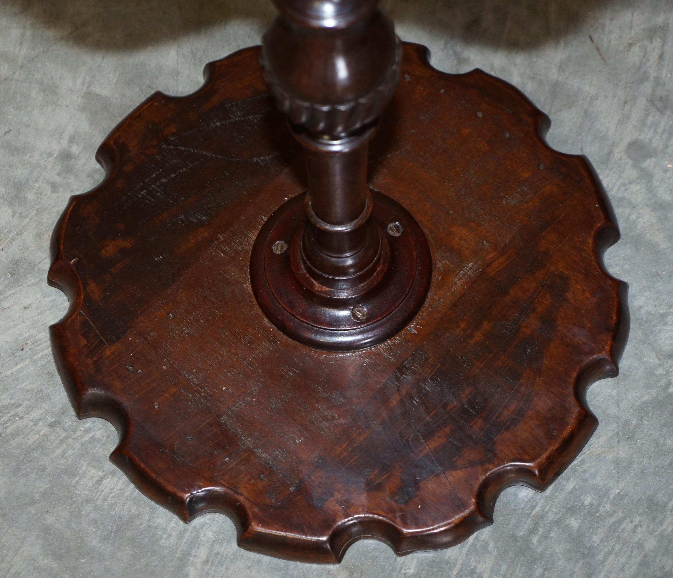 Very Fine Gillows of Lancaster Antique Hardwood Pie Crust Claw & Ball End Table For Sale 9
