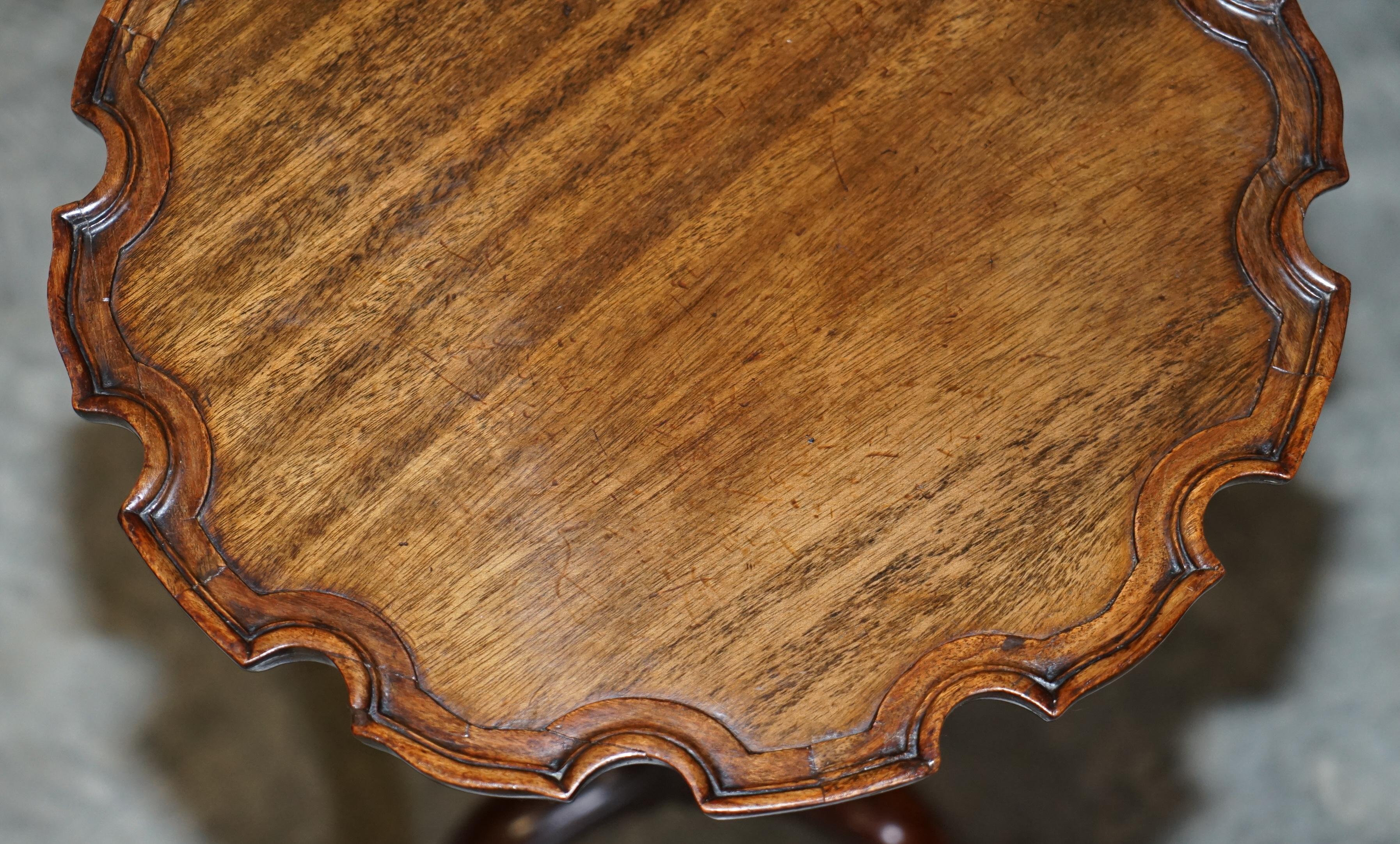 Fait main Très belle table d'appoint en bois de feuillus ancien Gillows of Lancaster à griffes et boules en vente