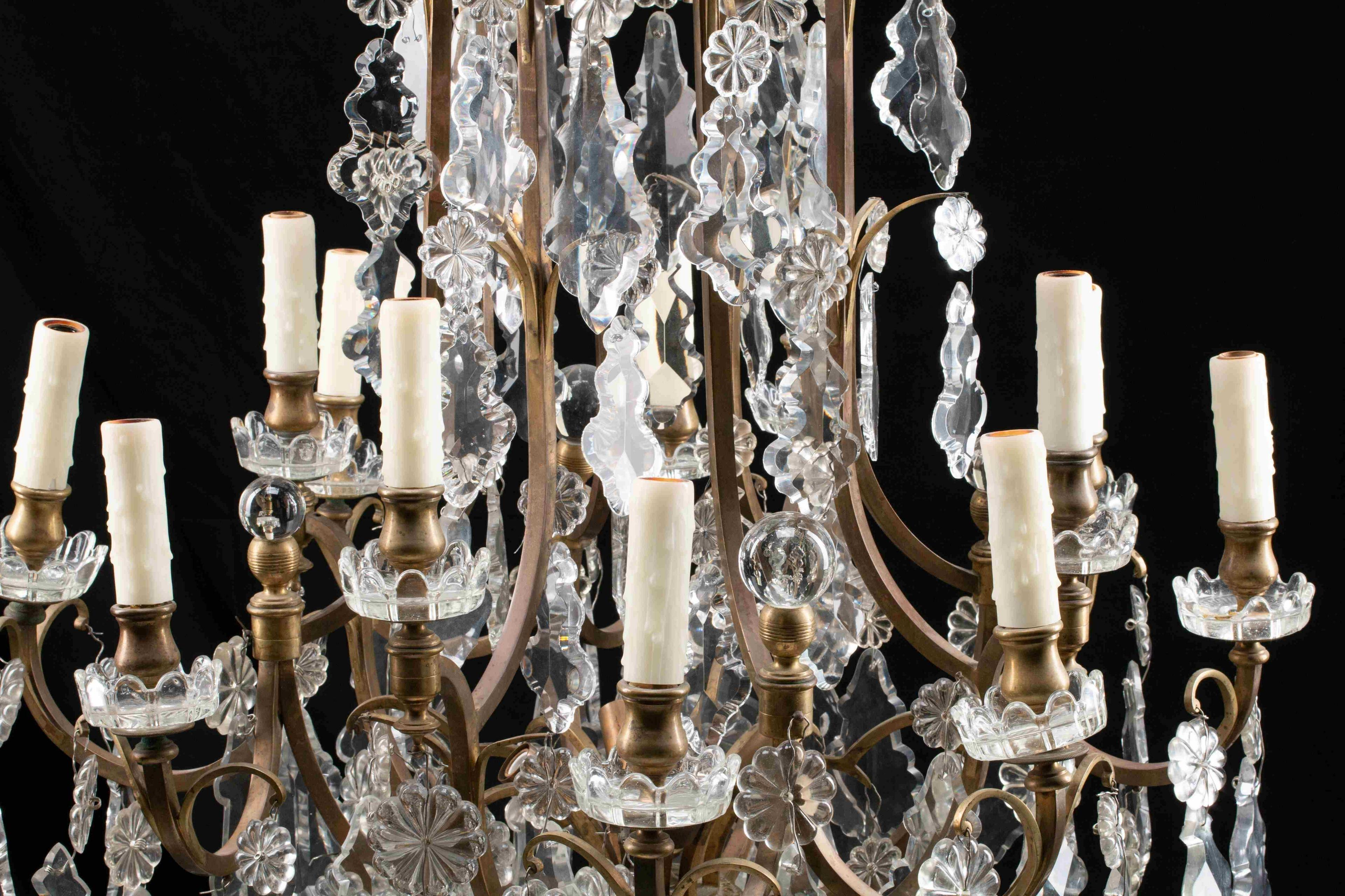 Très beau lustre « Age » de style Louis XV en bronze doré et cristal en vente 8