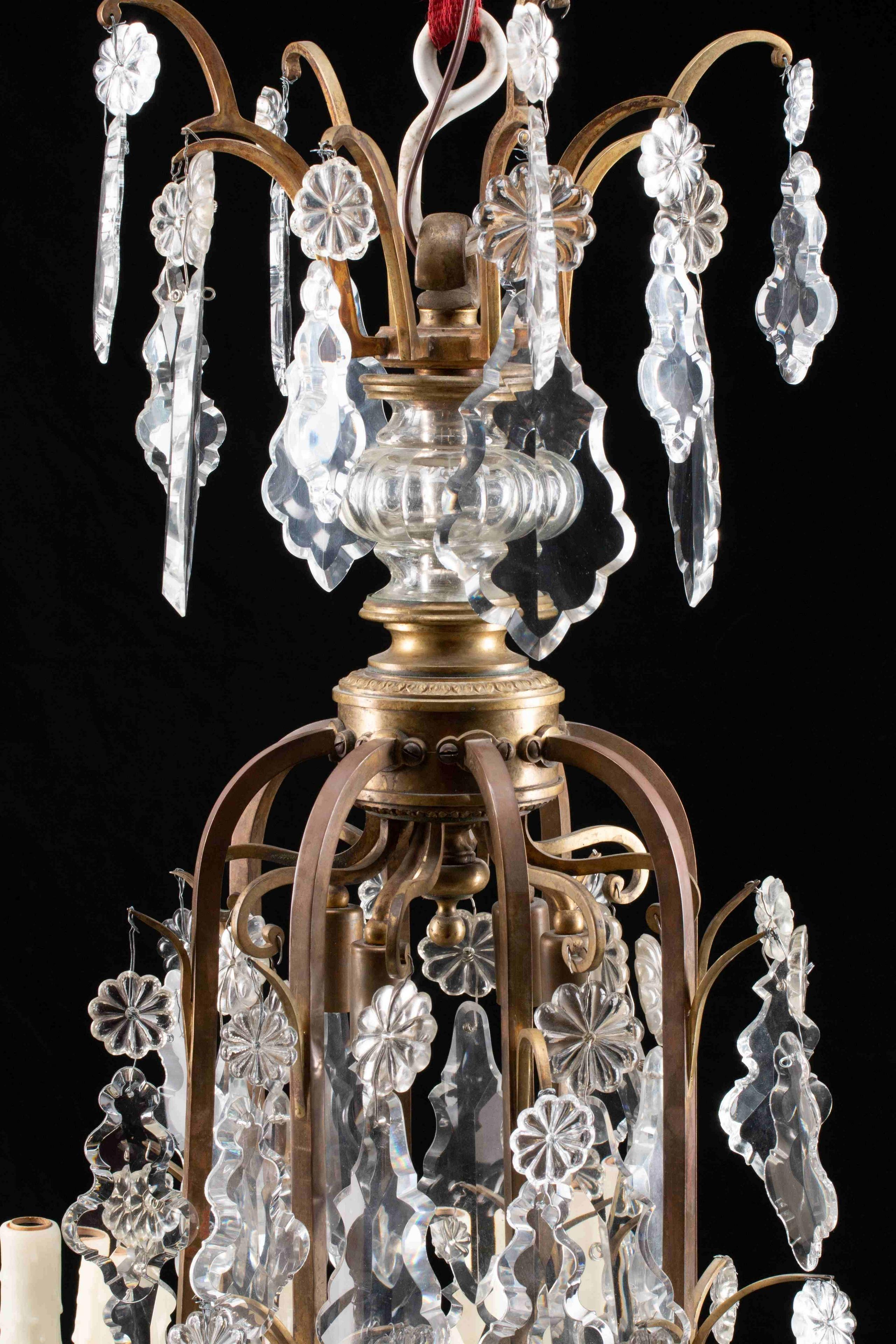 Très beau lustre « Age » de style Louis XV en bronze doré et cristal en vente 9