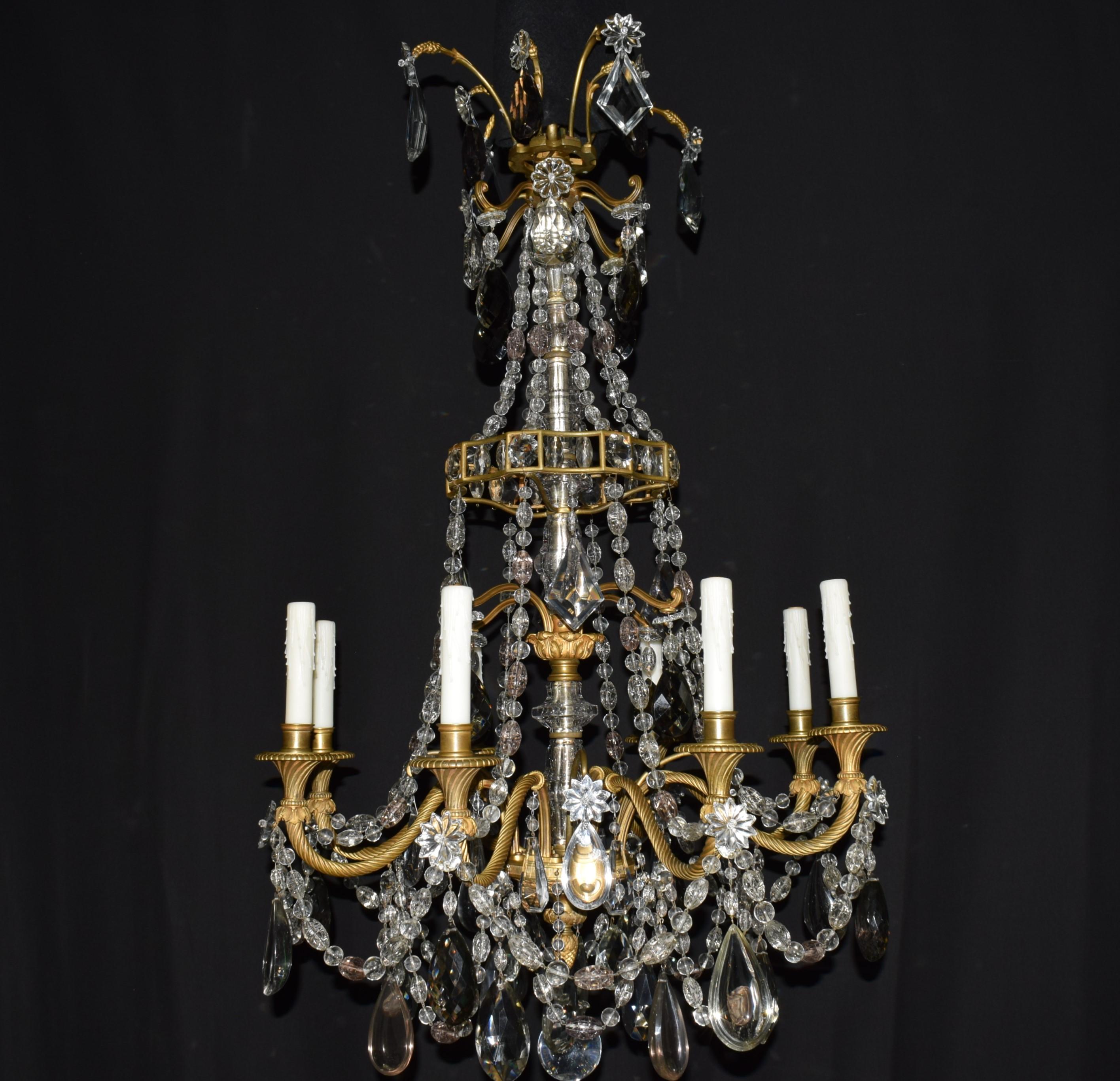 Très beau lustre de style Napoléon III en bronze doré et cristal en vente 1