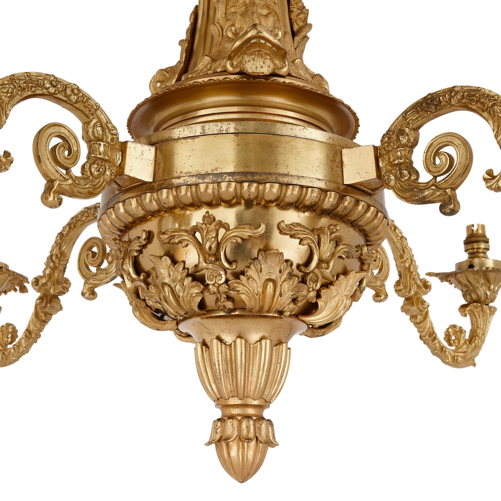 Regency Très beau lustre ancien en bronze doré de style Régence en vente