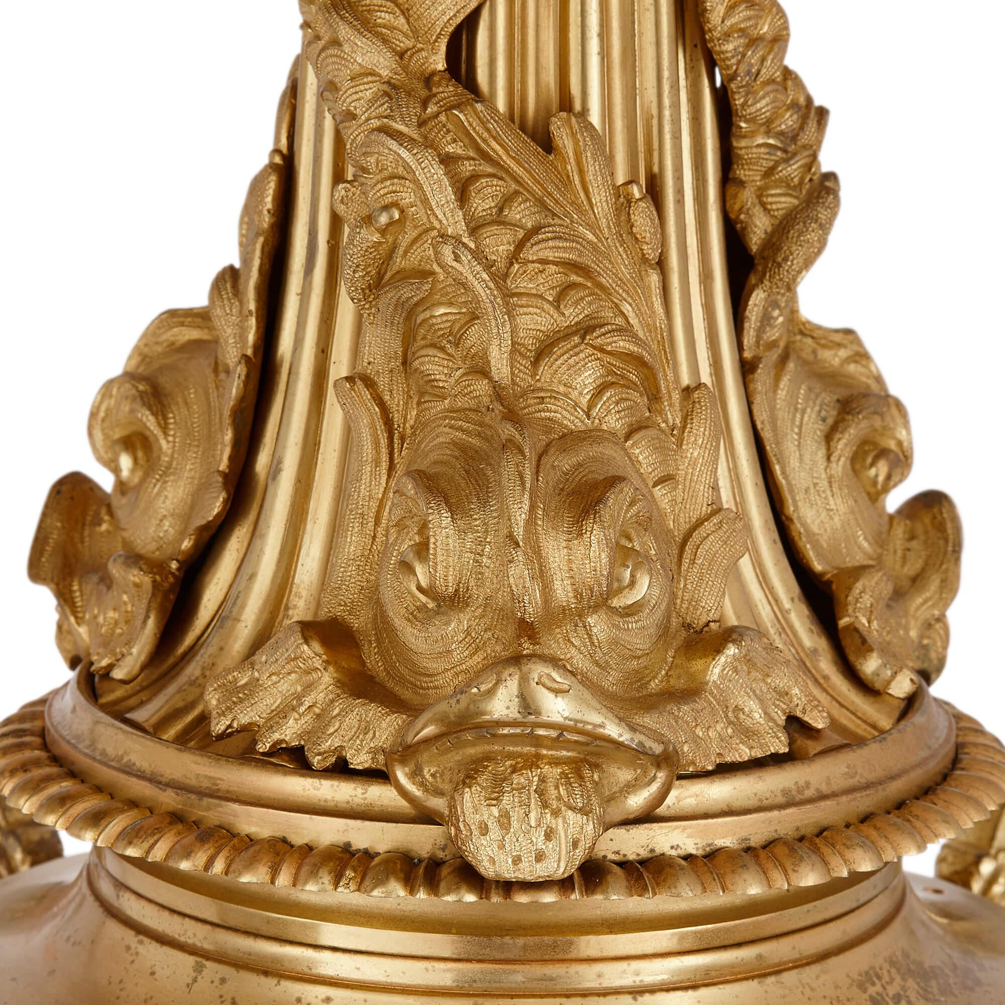 Sehr feiner vergoldeter Bronze Régence Stil antiker Kronleuchter (Französisch) im Angebot